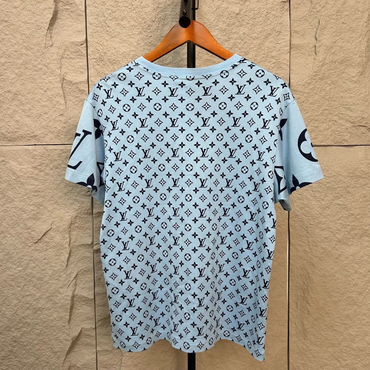 Louis Vuitton Louis Vuitton Monogram Print T-Shirt Size L Size US L / EU 52-54 / 3 - 3 Thumbnail