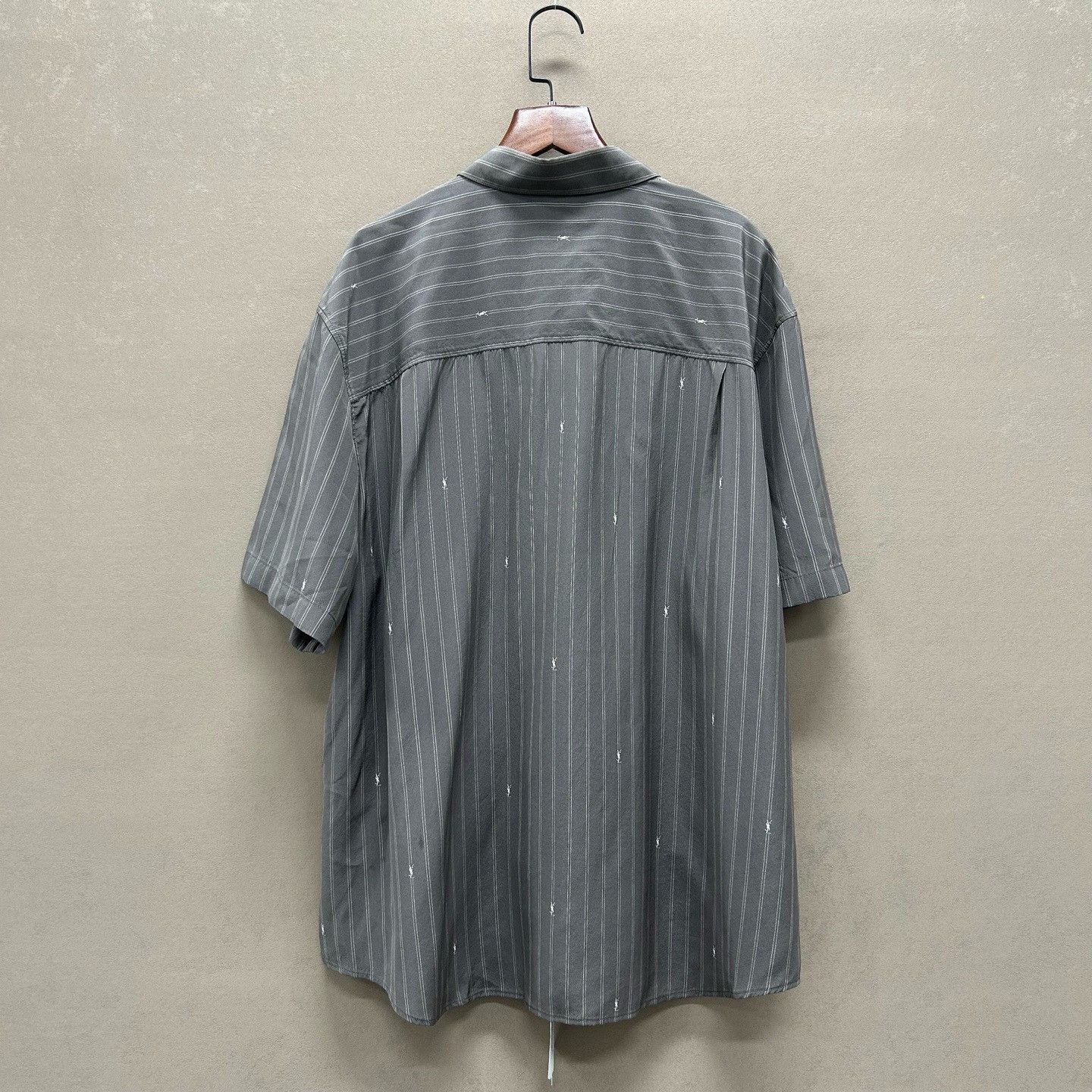Saint Laurent Paris Saint Laurent Pinstripe Logo Shirt Size M Size US M / EU 48-50 / 2 - 3 Thumbnail