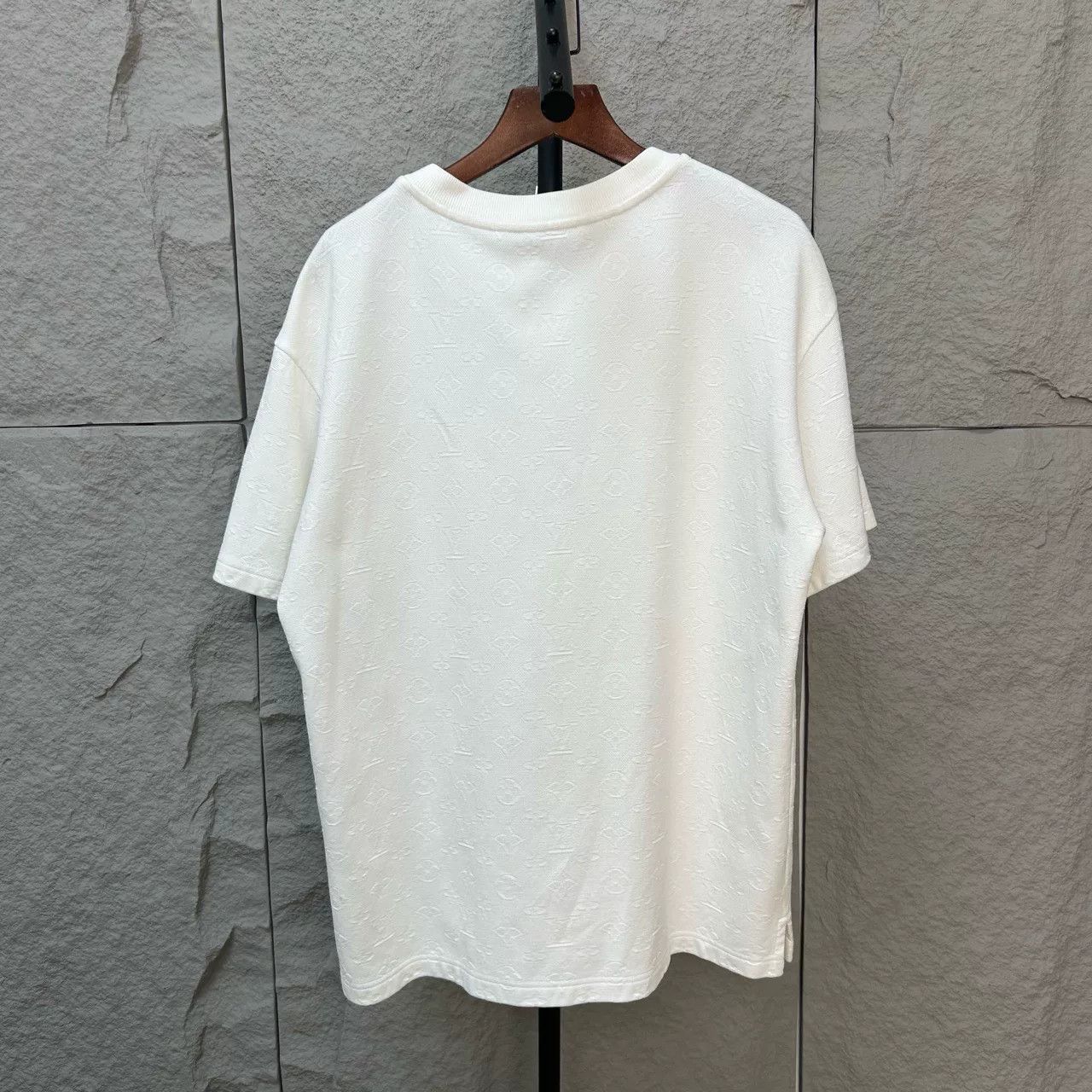 Louis Vuitton Louis Vuitton Monogram Embossed T-Shirt Size S Size US S / EU 44-46 / 1 - 3 Thumbnail