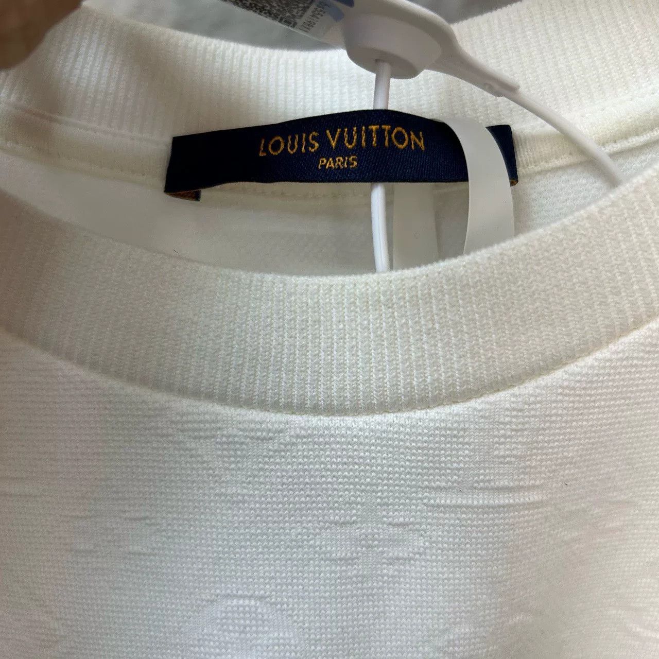 Louis Vuitton Louis Vuitton Monogram Embossed T-Shirt Size S Size US S / EU 44-46 / 1 - 4 Thumbnail