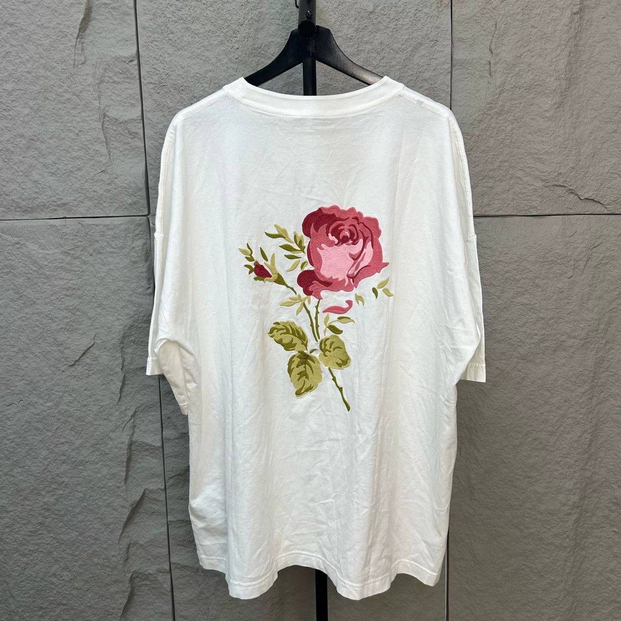Dior Dior Rose Embroidered T-Shirt Size 3XL Size US XXL / EU 58 / 5 - 3 Thumbnail