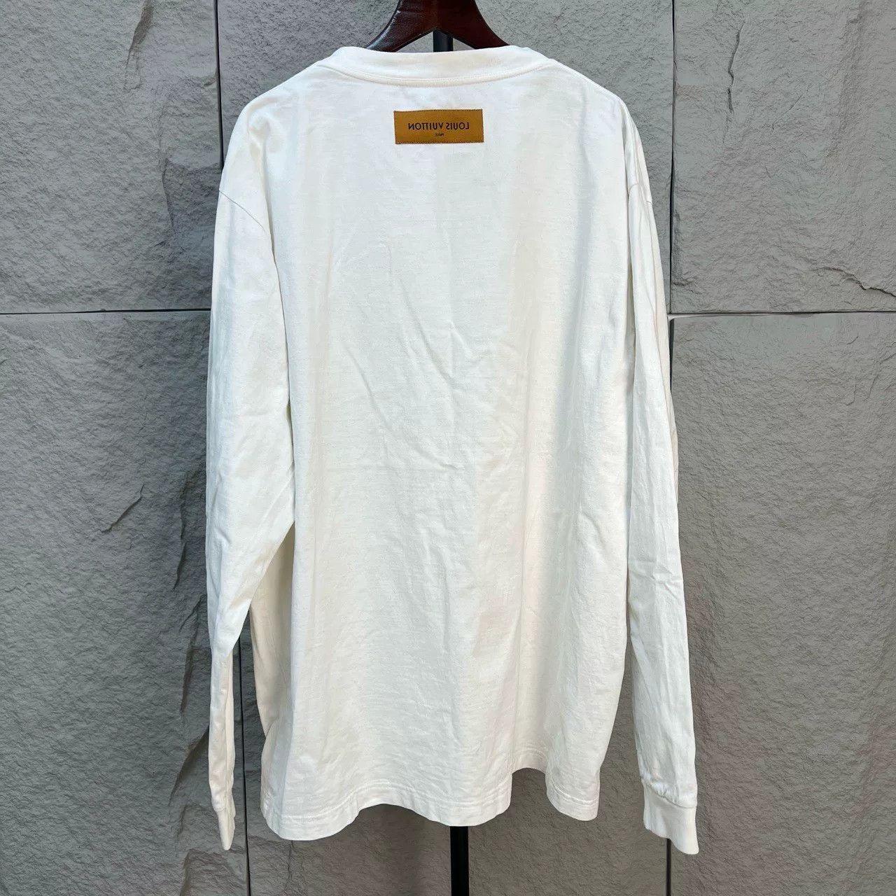Louis Vuitton Louis Vuitton Embossed Logo Long Sleeve T-Shirt Size XXL Size US XXL / EU 58 / 5 - 3 Thumbnail