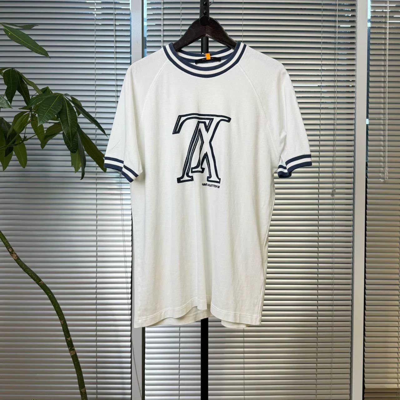 Louis Vuitton Louis Vuitton Inverted Logo T-Shirt Size M Size US M / EU 48-50 / 2 - 2 Thumbnail