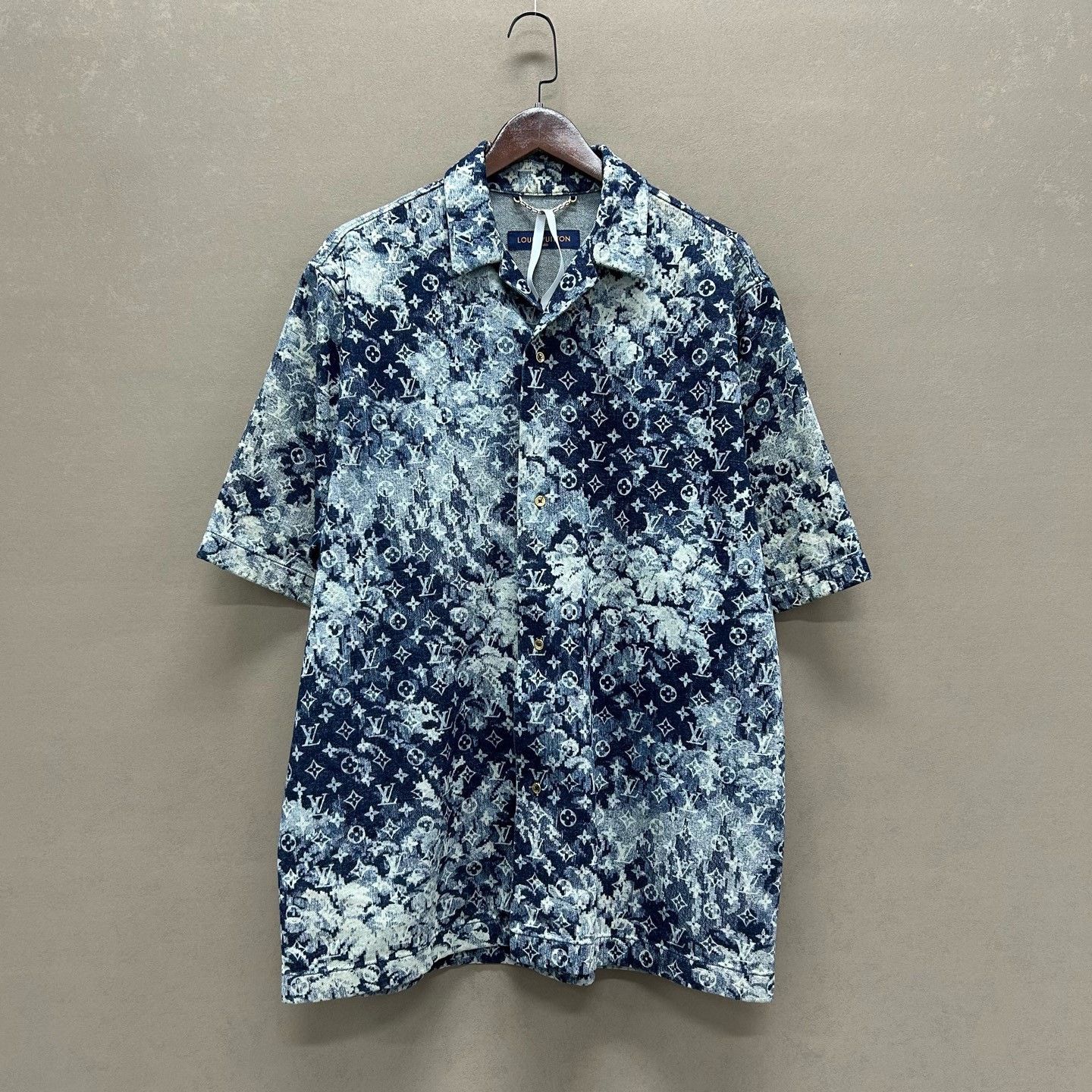 Louis Vuitton Louis Vuitton Monogram Denim Short Sleeve Shirt XL Size US XL / EU 56 / 4 - 2 Thumbnail