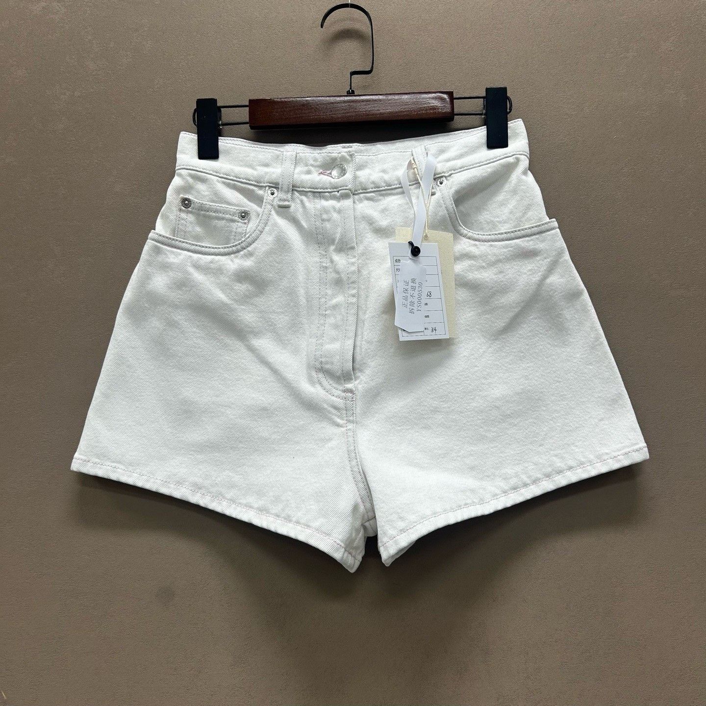 Prada Prada Logo Patch White Denim Shorts Size 26 Size 26" / US 2 / IT 38 - 2 Thumbnail