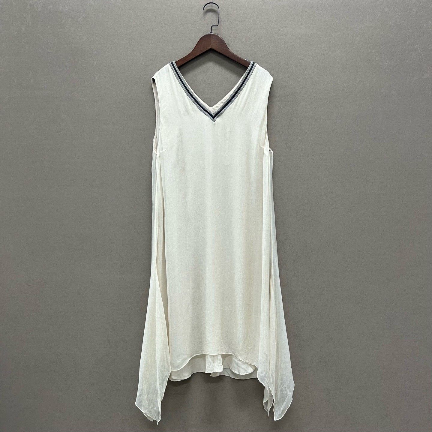 Brunello Cucinelli Brunello Cucinelli V-Neck Sequin Trim Dress Size L Size L / US 10 / IT 46 - 2 Thumbnail