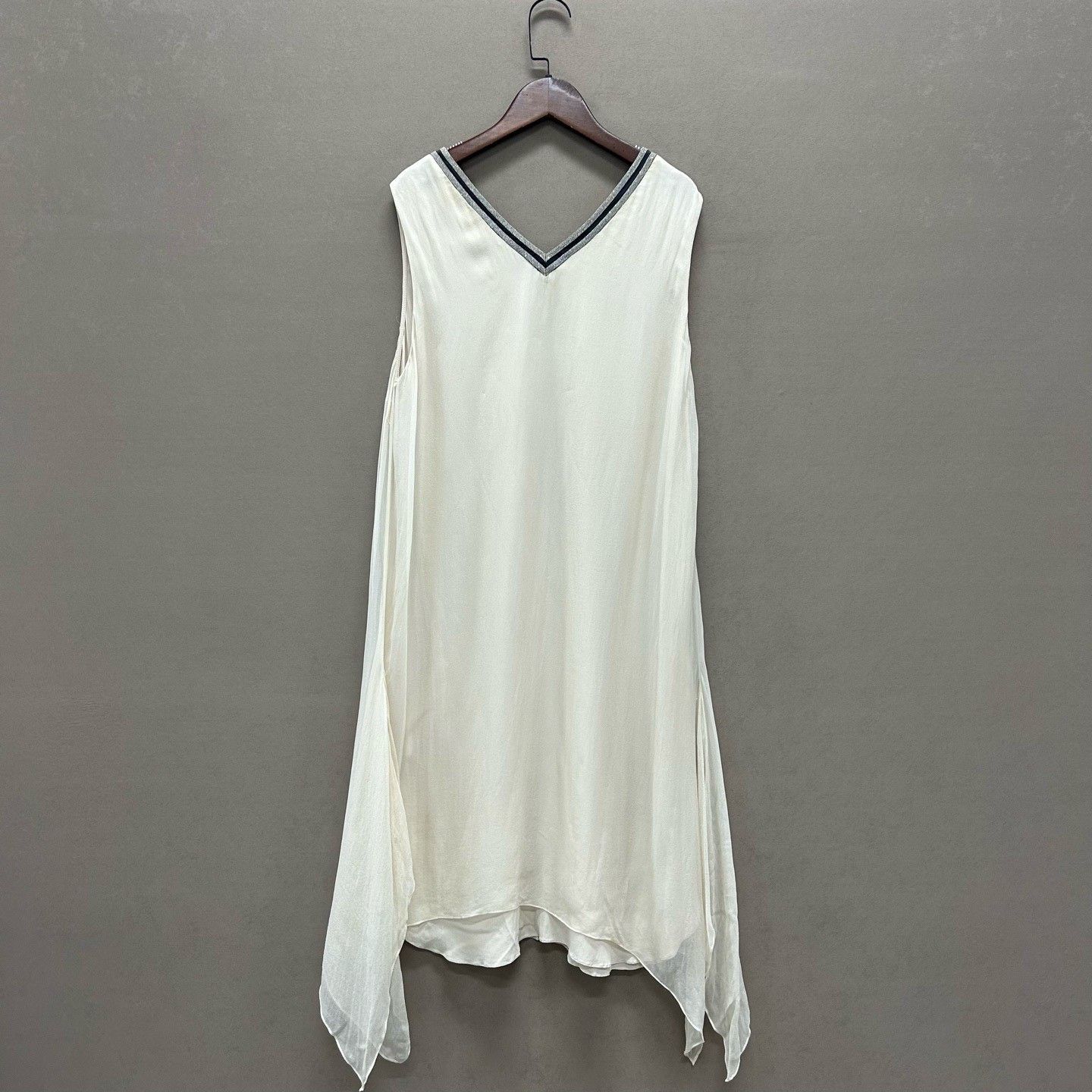 Brunello Cucinelli Brunello Cucinelli V-Neck Sequin Trim Dress Size L Size L / US 10 / IT 46 - 3 Thumbnail
