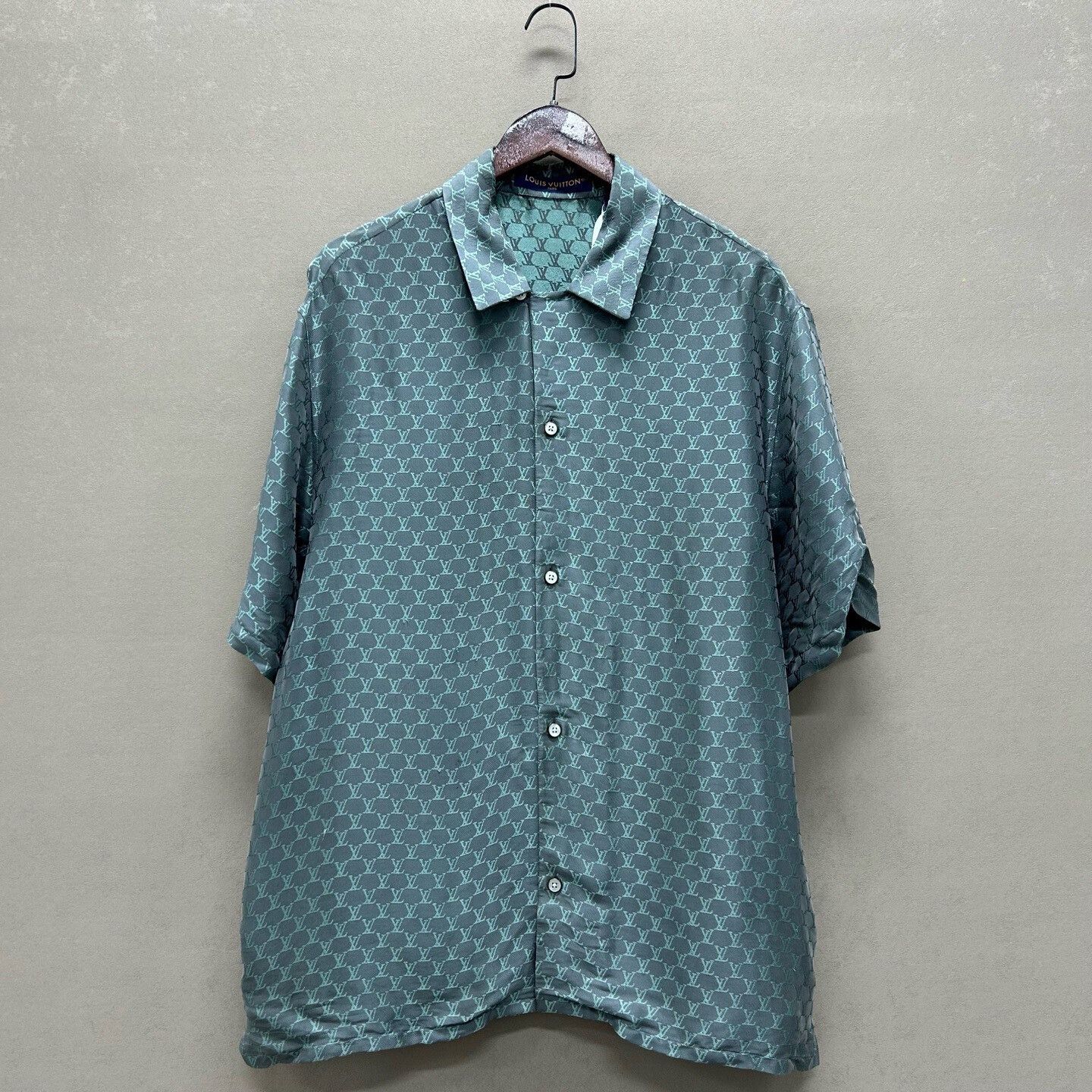 Louis Vuitton Louis Vuitton Monogram Short Sleeve Shirt Size L Size US L / EU 52-54 / 3 - 2 Thumbnail