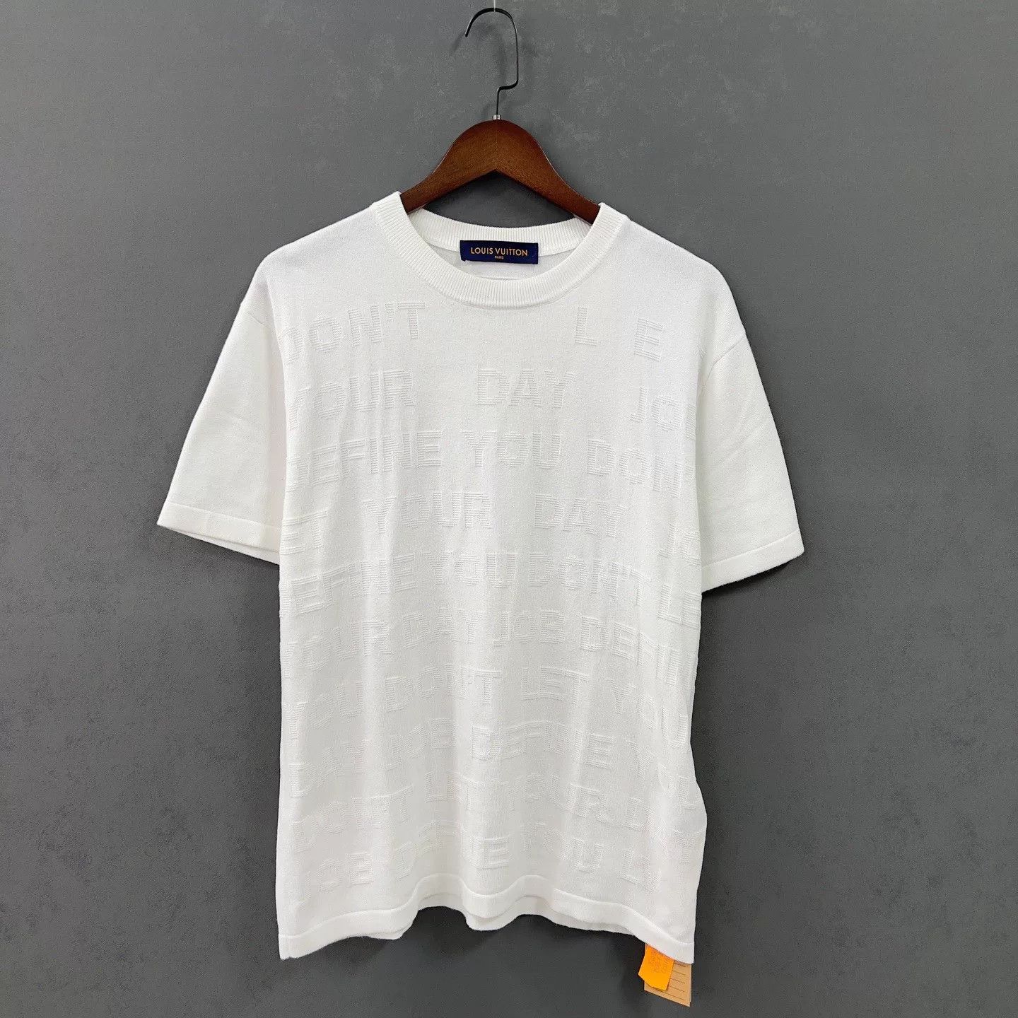 Louis Vuitton Louis Vuitton Embossed Text Knit T-Shirt Size M Size US M / EU 48-50 / 2 - 2 Thumbnail