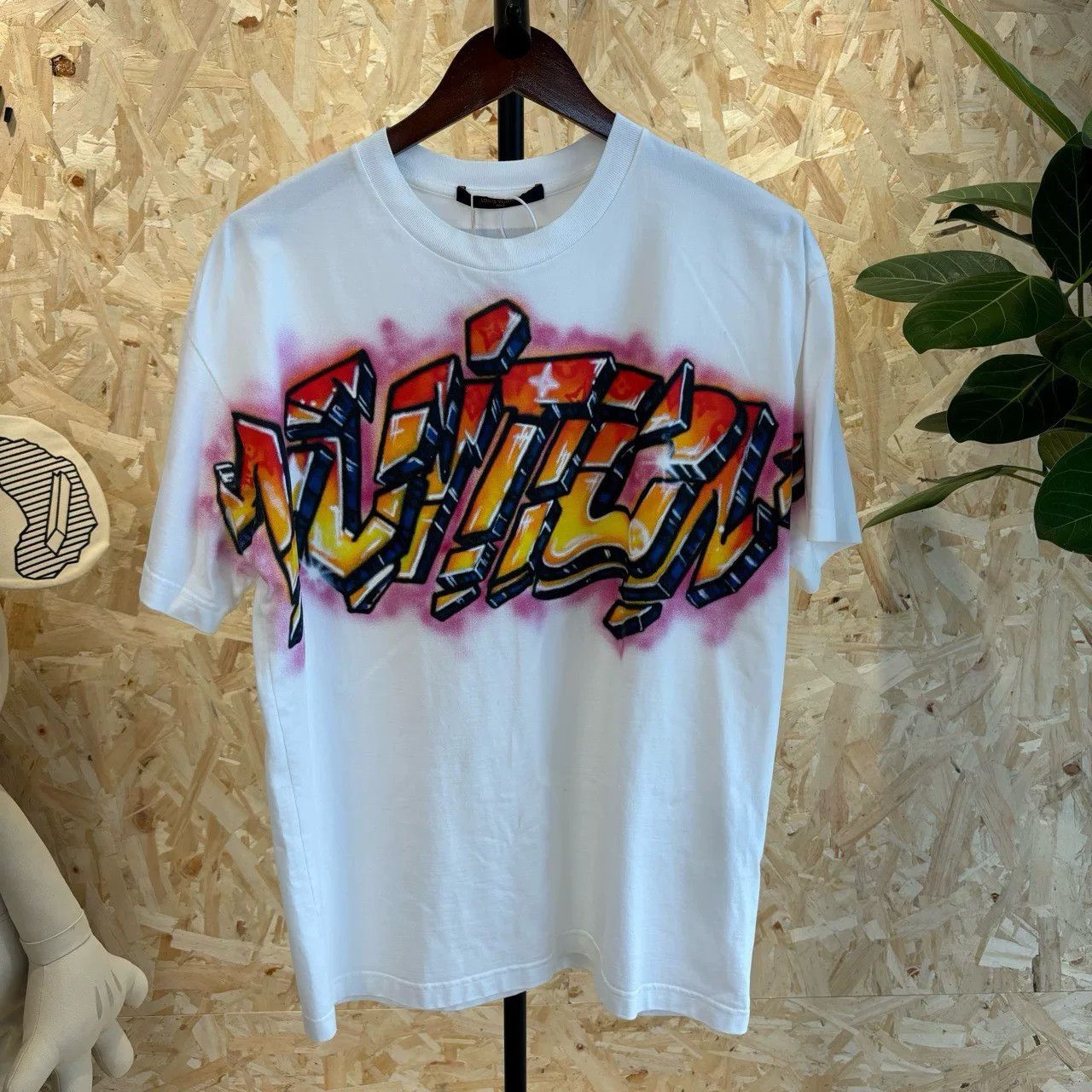 Louis Vuitton Louis Vuitton Graffiti Logo T-Shirt Size S Size US S / EU 44-46 / 1 - 2 Thumbnail