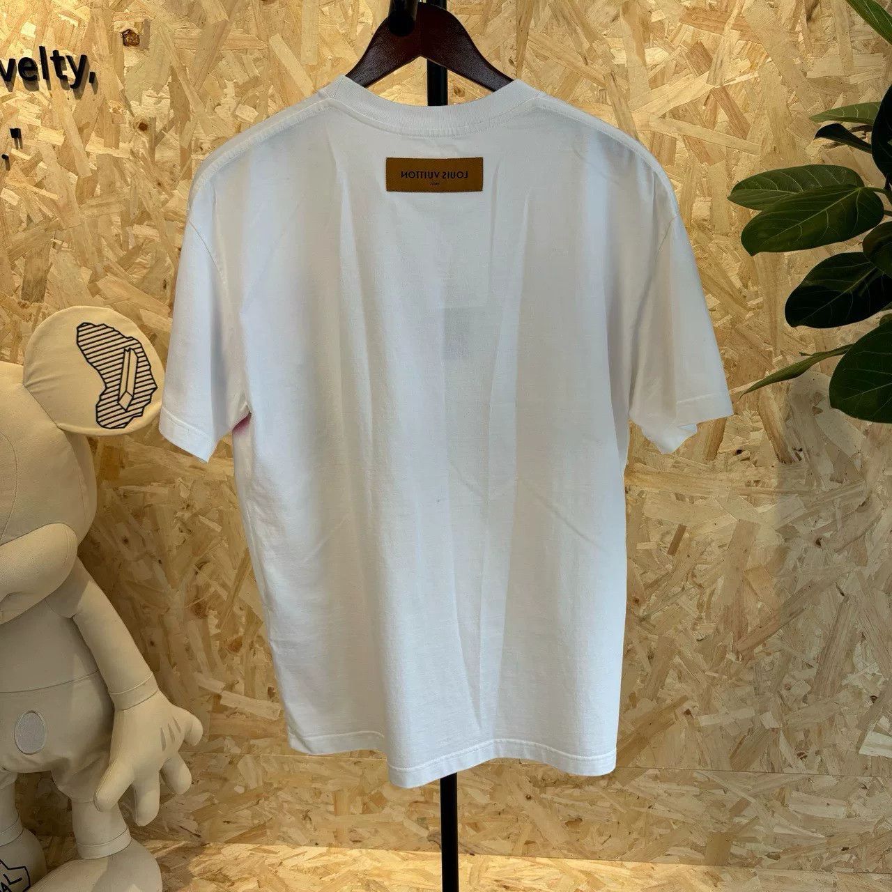 Louis Vuitton Louis Vuitton Graffiti Logo T-Shirt Size S Size US S / EU 44-46 / 1 - 3 Thumbnail