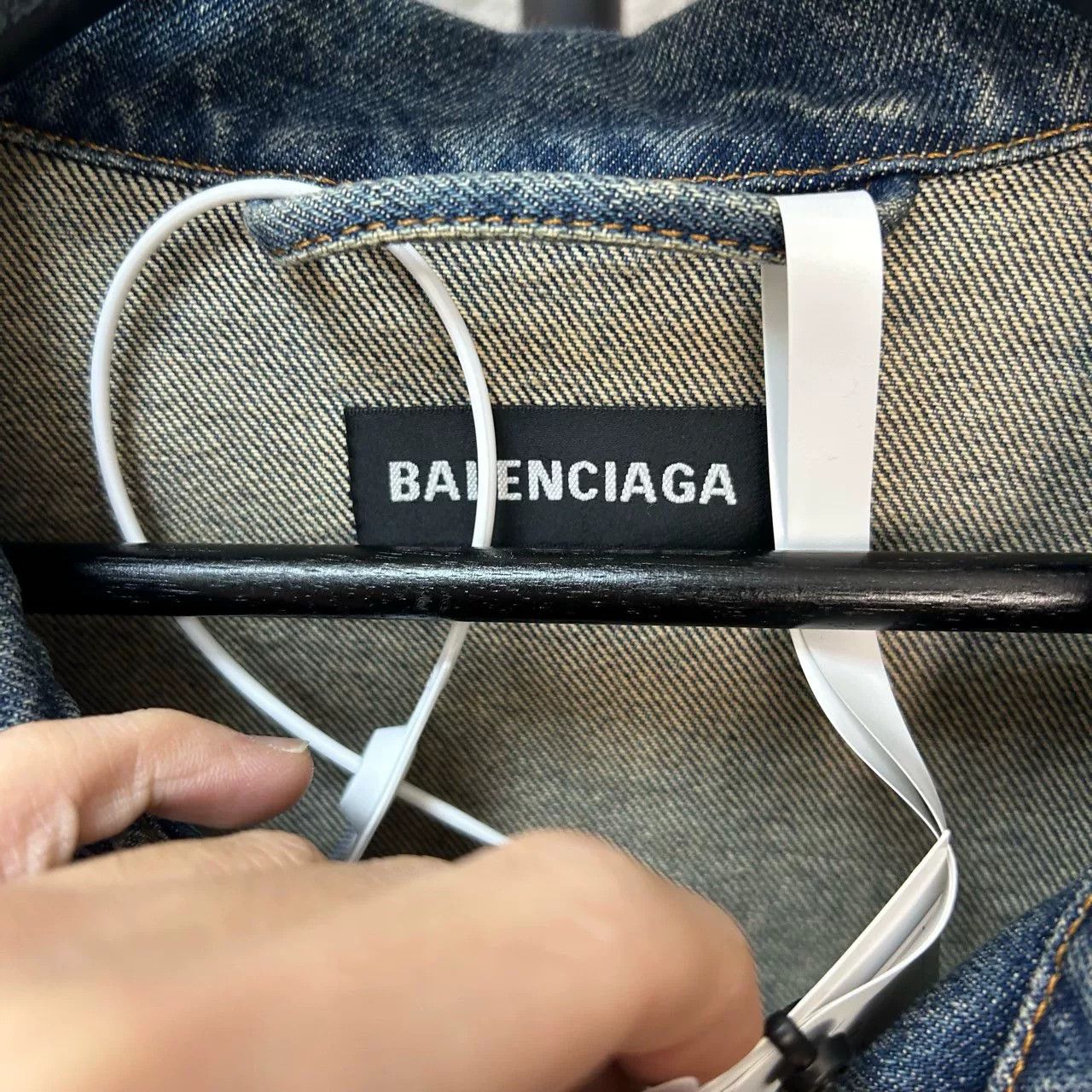 Balenciaga Balenciaga Logo Denim Jacket Size 48 Size US M / EU 48-50 / 2 - 4 Thumbnail