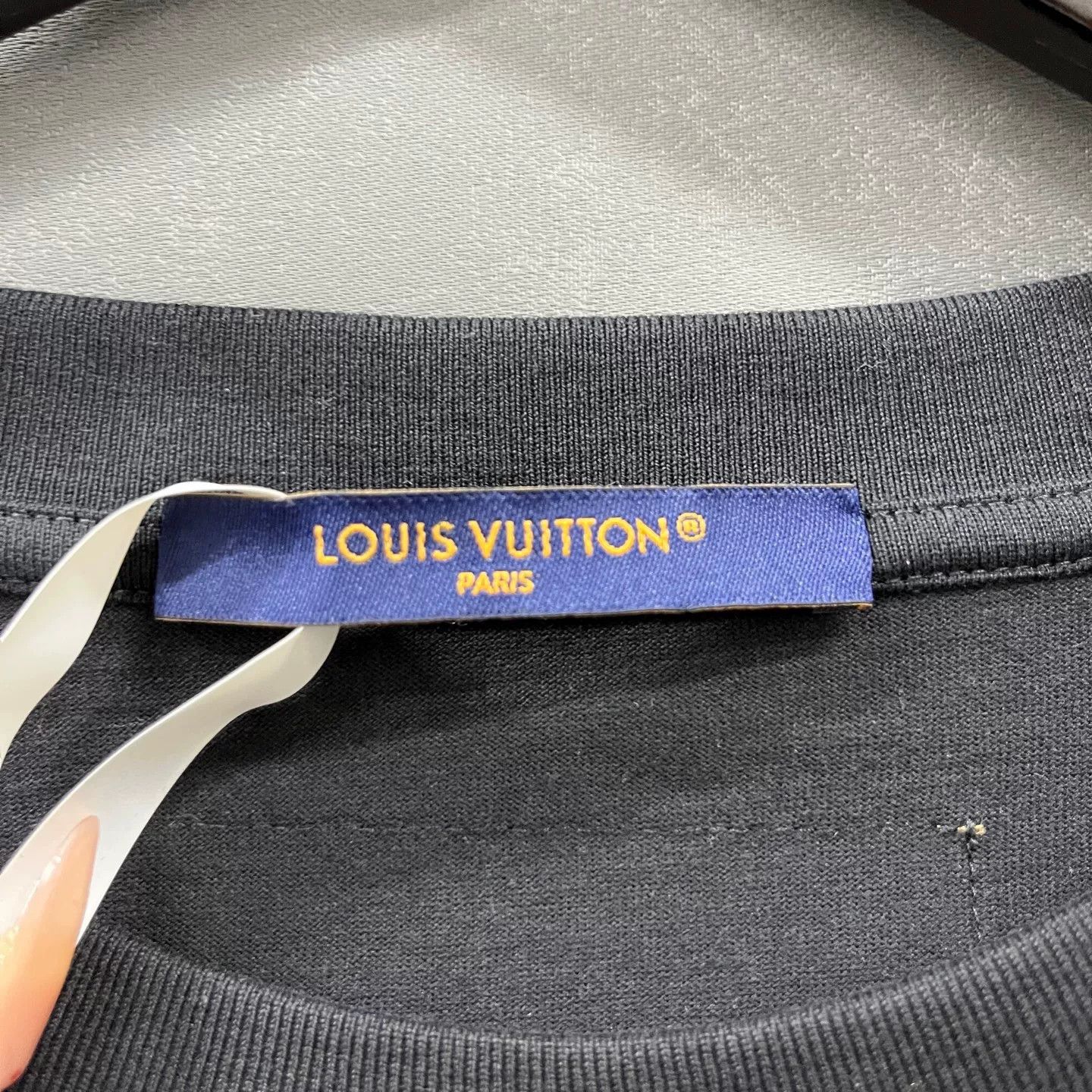 Louis Vuitton Louis Vuitton Rainbow Logo Long Sleeve T-Shirt Size XXL Size US XXL / EU 58 / 5 - 4 Thumbnail