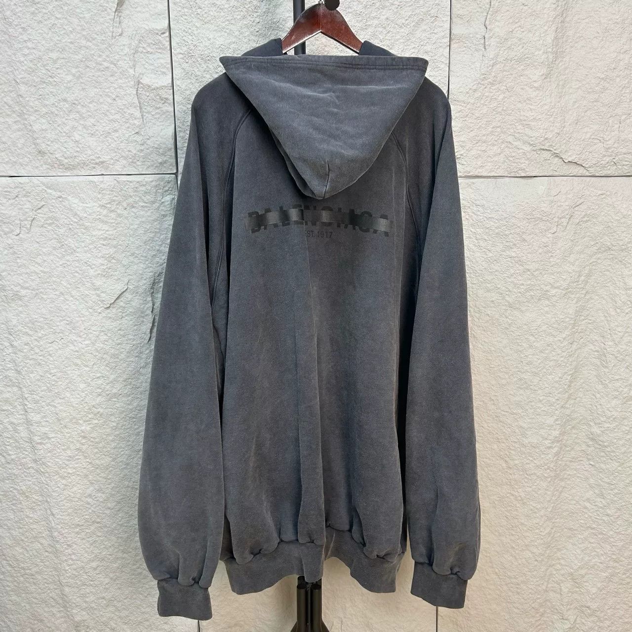 Balenciaga Balenciaga Logo Hoodie Size XXL Size US XXL / EU 58 / 5 - 3 Thumbnail