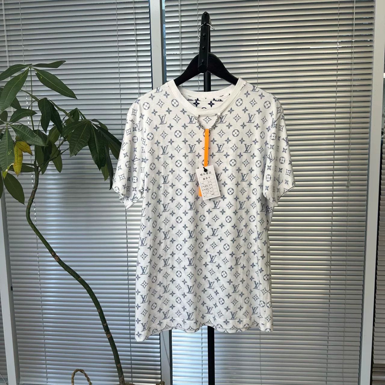 Louis Vuitton Louis Vuitton Monogram Chain T-Shirt Size L Size US L / EU 52-54 / 3 - 2 Thumbnail