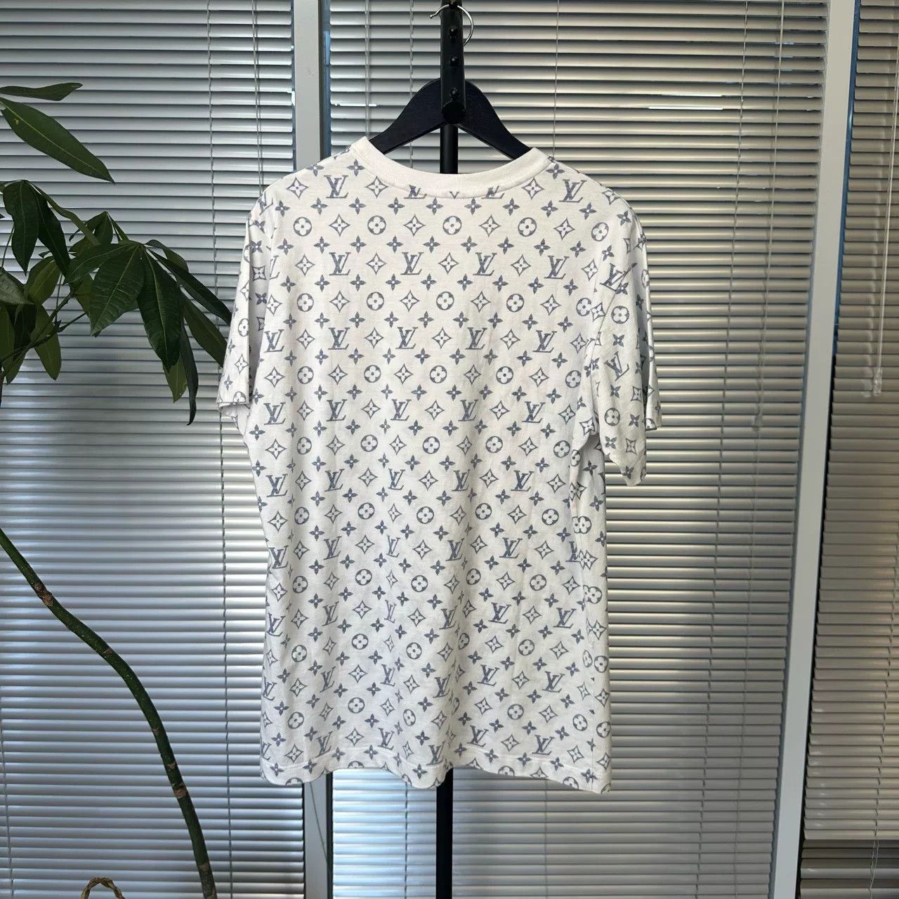 Louis Vuitton Louis Vuitton Monogram Chain T-Shirt Size L Size US L / EU 52-54 / 3 - 3 Thumbnail