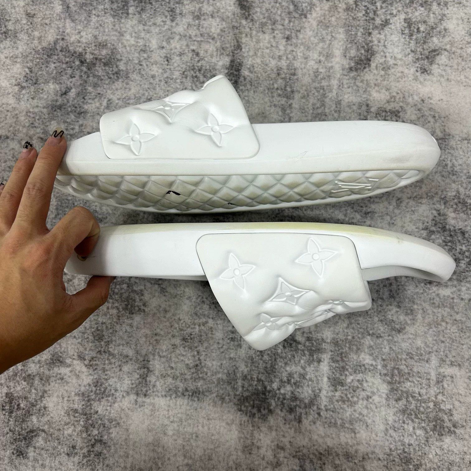Louis Vuitton Louis Vuitton Waterfront Slides Size 10 Size US 10 / EU 43 - 5 Thumbnail