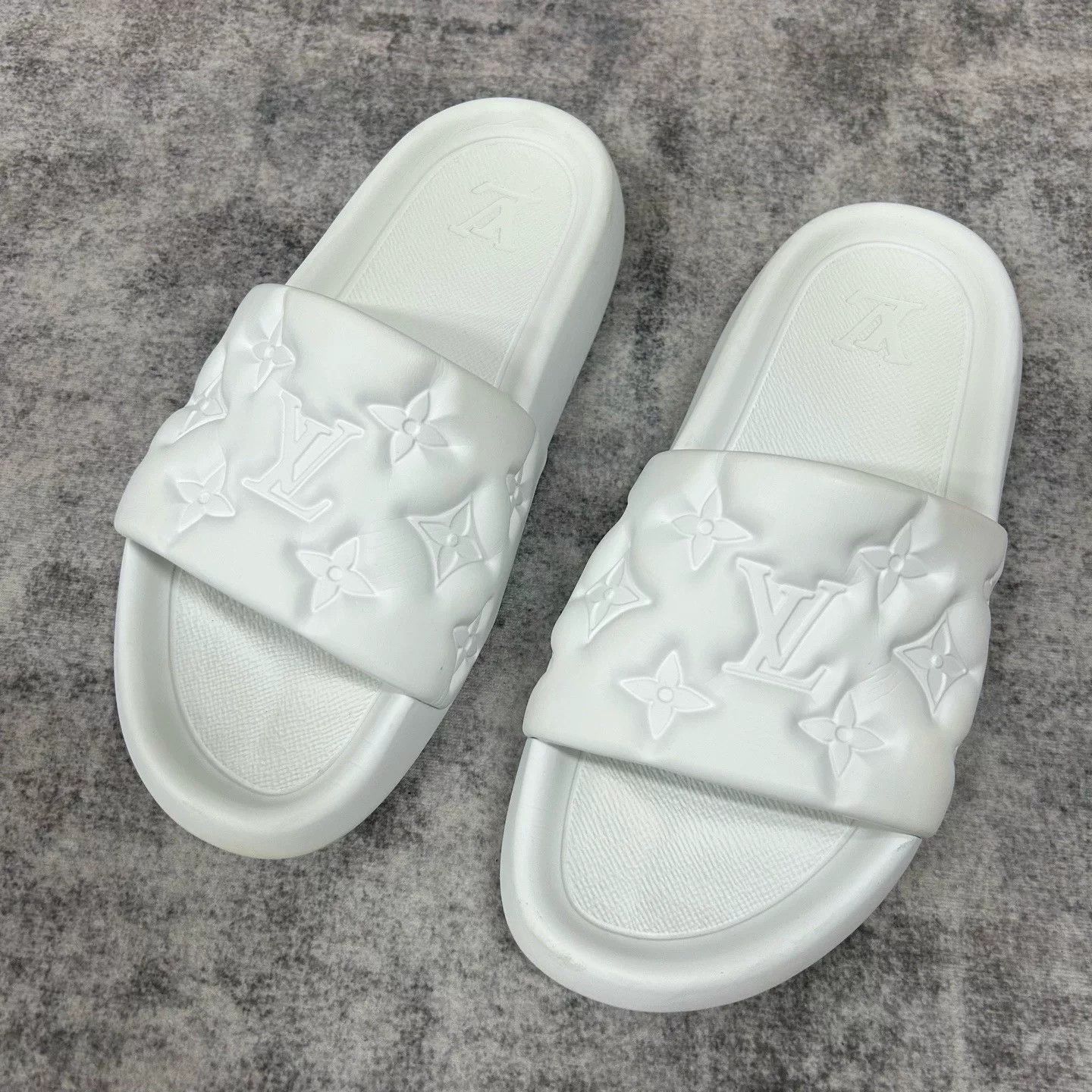 Louis Vuitton Louis Vuitton Waterfront Slides Size 10 Size US 10 / EU 43 - 4 Thumbnail
