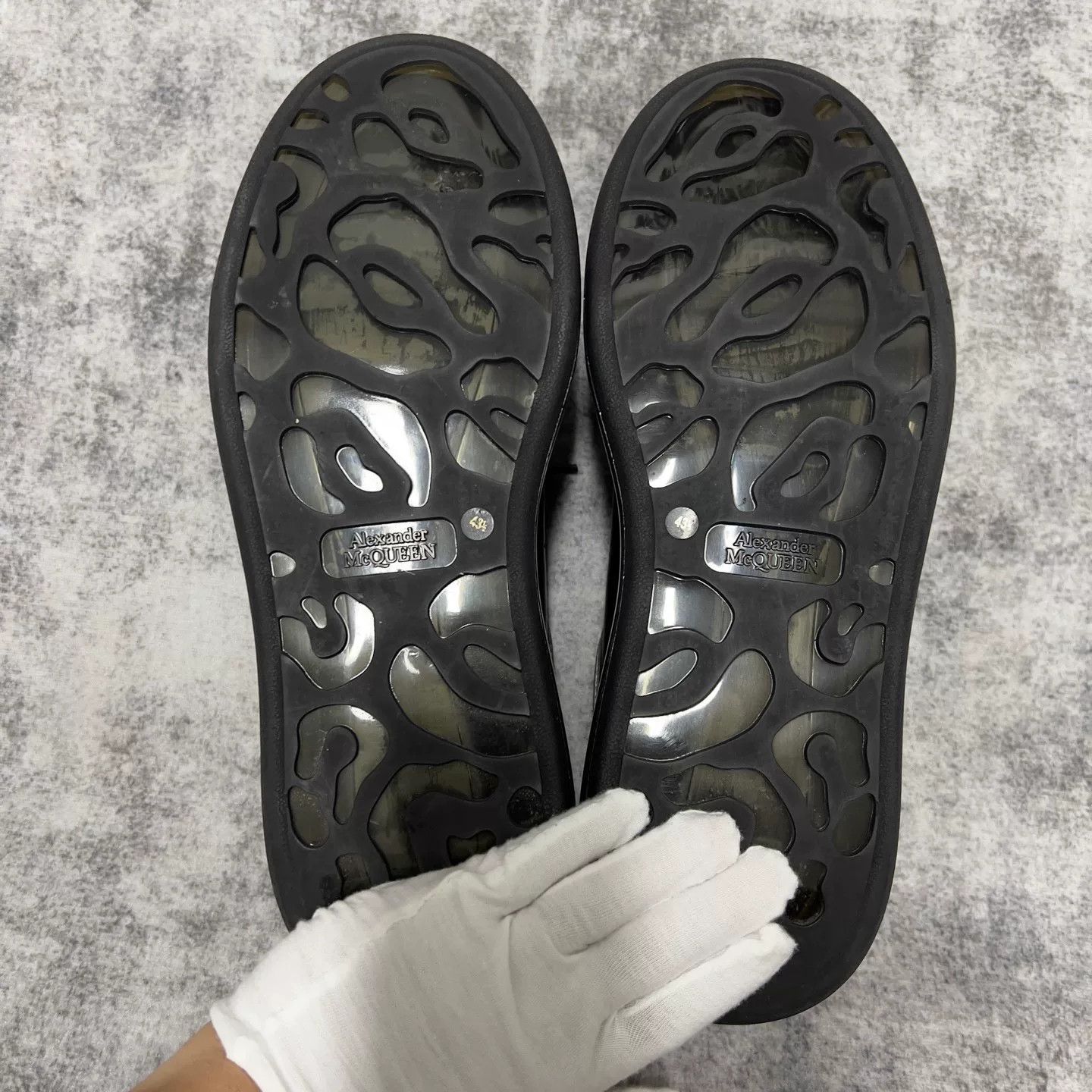 Alexander McQueen Alexander McQueen Black Transparent Sole Sneakers Size 10 Size US 10 / EU 43 - 5 Thumbnail