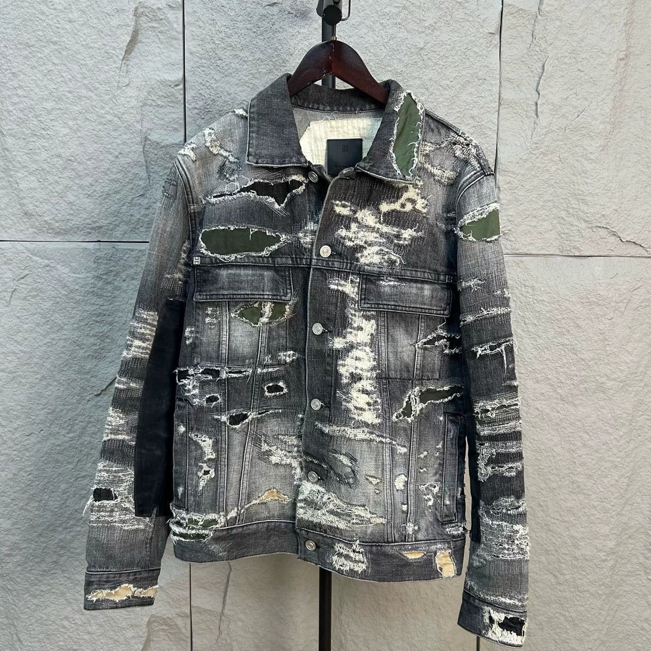 Givenchy Givenchy Distressed Denim Jacket Size L Size US L / EU 52-54 / 3 - 2 Thumbnail