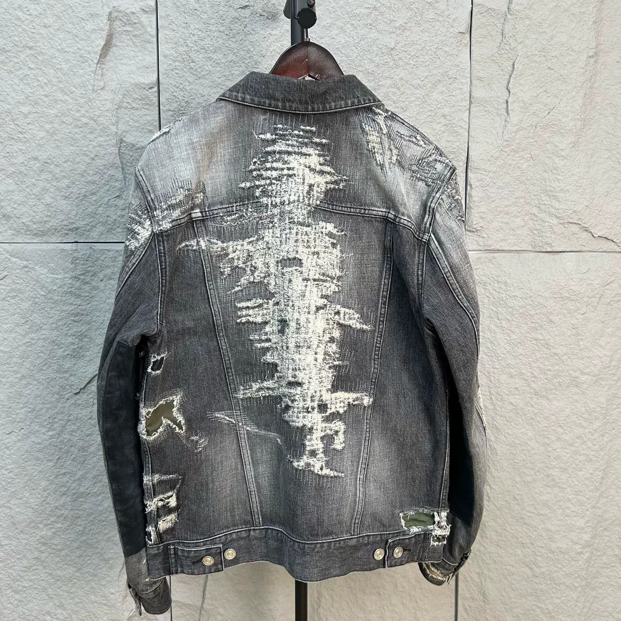 Givenchy Givenchy Distressed Denim Jacket Size L Size US L / EU 52-54 / 3 - 3 Thumbnail