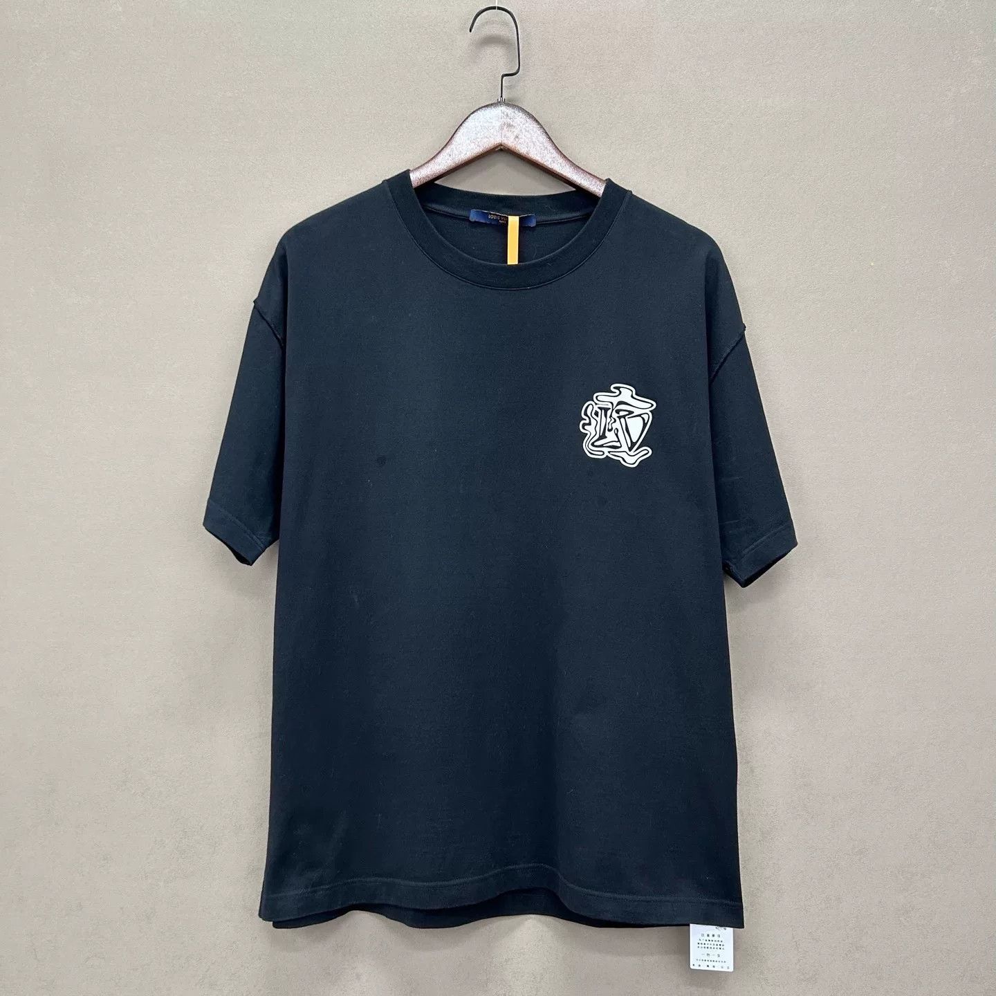 Louis Vuitton Louis Vuitton Graffiti Print T-Shirt Size L Size US L / EU 52-54 / 3 - 2 Thumbnail