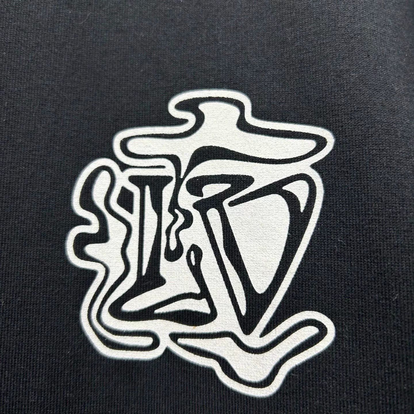 Louis Vuitton Louis Vuitton Graffiti Print T-Shirt Size L Size US L / EU 52-54 / 3 - 4 Thumbnail