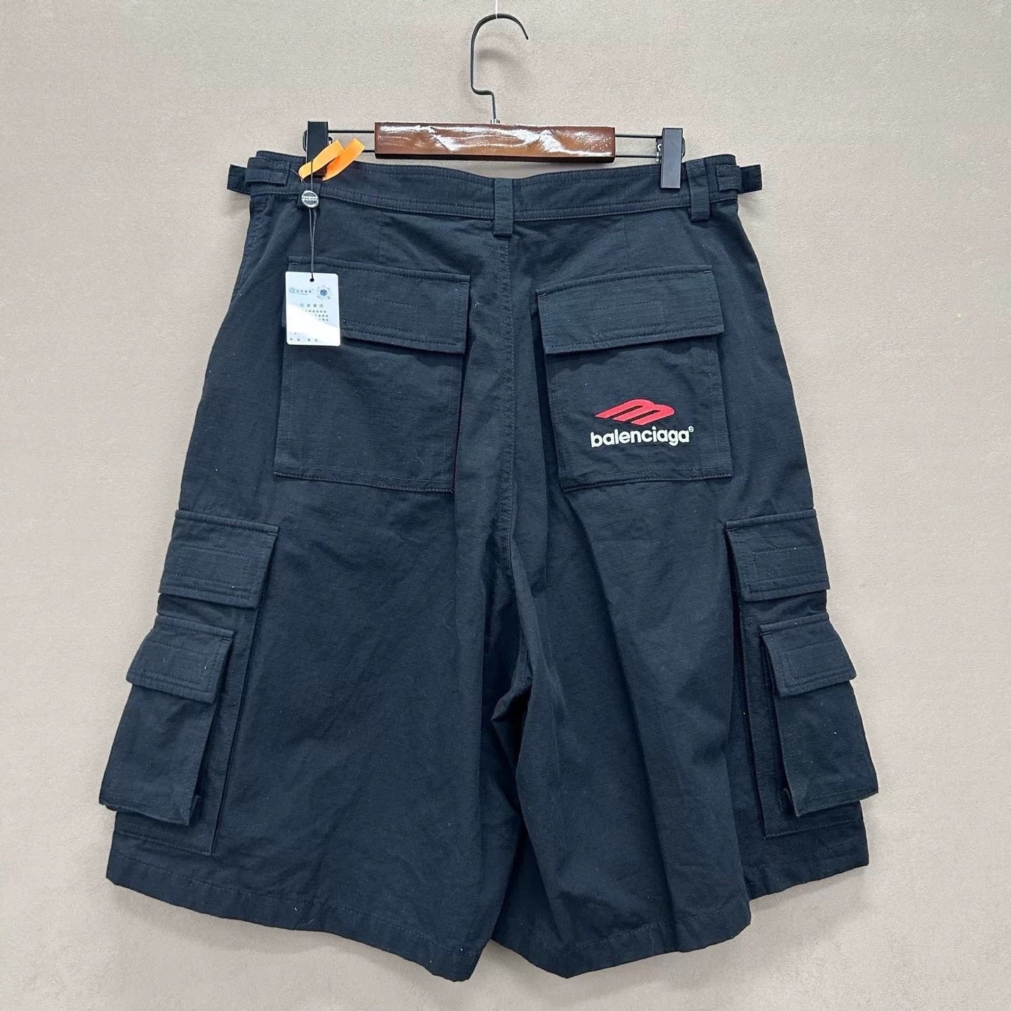 Balenciaga Balenciaga Multi-Pocket Cargo Shorts Size 28 Size US 28 / EU 44 - 3 Thumbnail