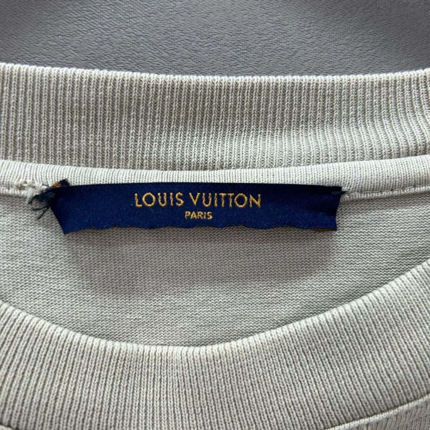 Louis Vuitton Louis Vuitton Logo T-Shirt Size XL Size US XL / EU 56 / 4 - 4 Thumbnail