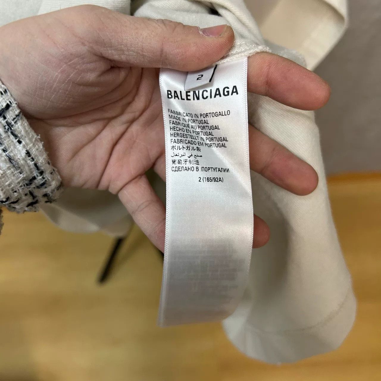 Balenciaga Balenciaga Apple Logo T-Shirt US M Size US M / EU 48-50 / 2 - 5 Thumbnail
