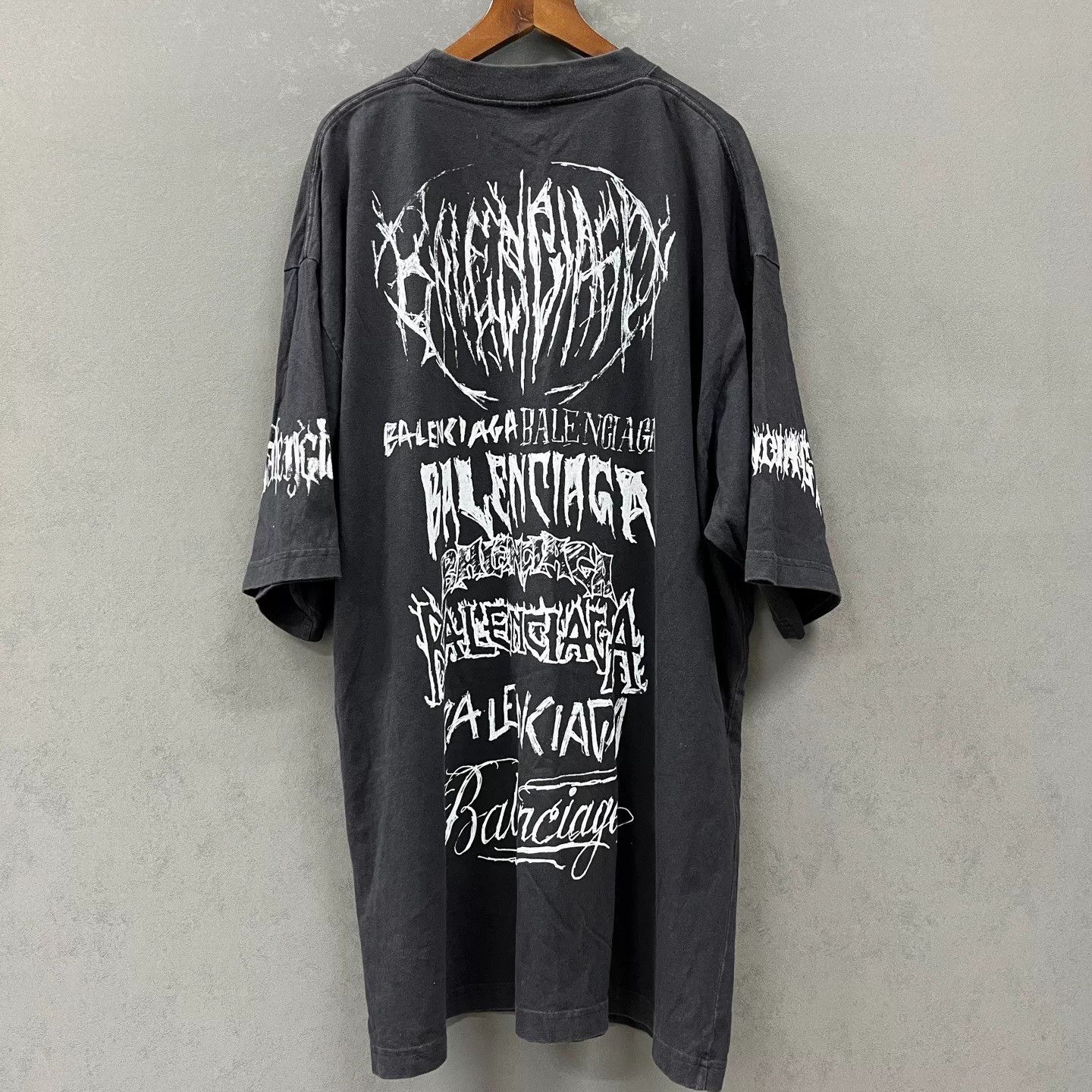 Balenciaga Balenciaga Graphic Logo T-Shirt Size L Size US L / EU 52-54 / 3 - 3 Thumbnail
