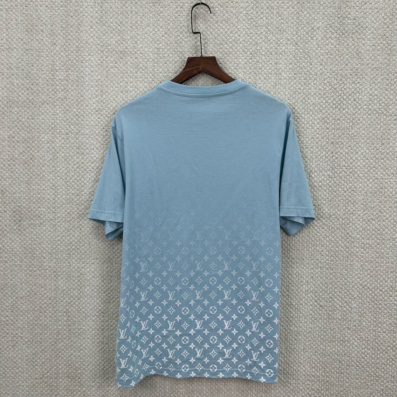 Louis Vuitton Louis Vuitton Monogram Gradient T-Shirt Size XL Size US XL / EU 56 / 4 - 3 Thumbnail