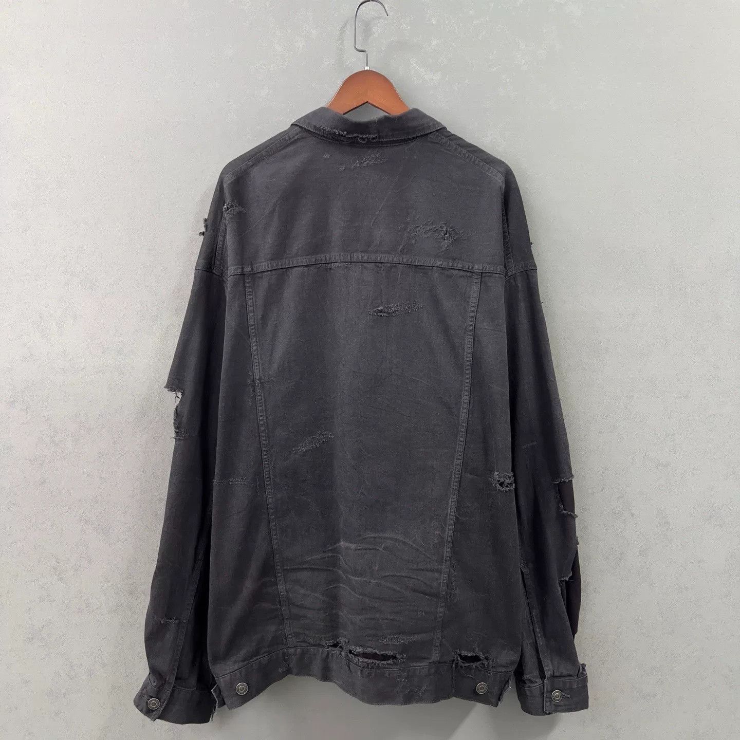 Balenciaga Balenciaga Distressed Denim Jacket Size 2 Size US M / EU 48-50 / 2 - 3 Thumbnail