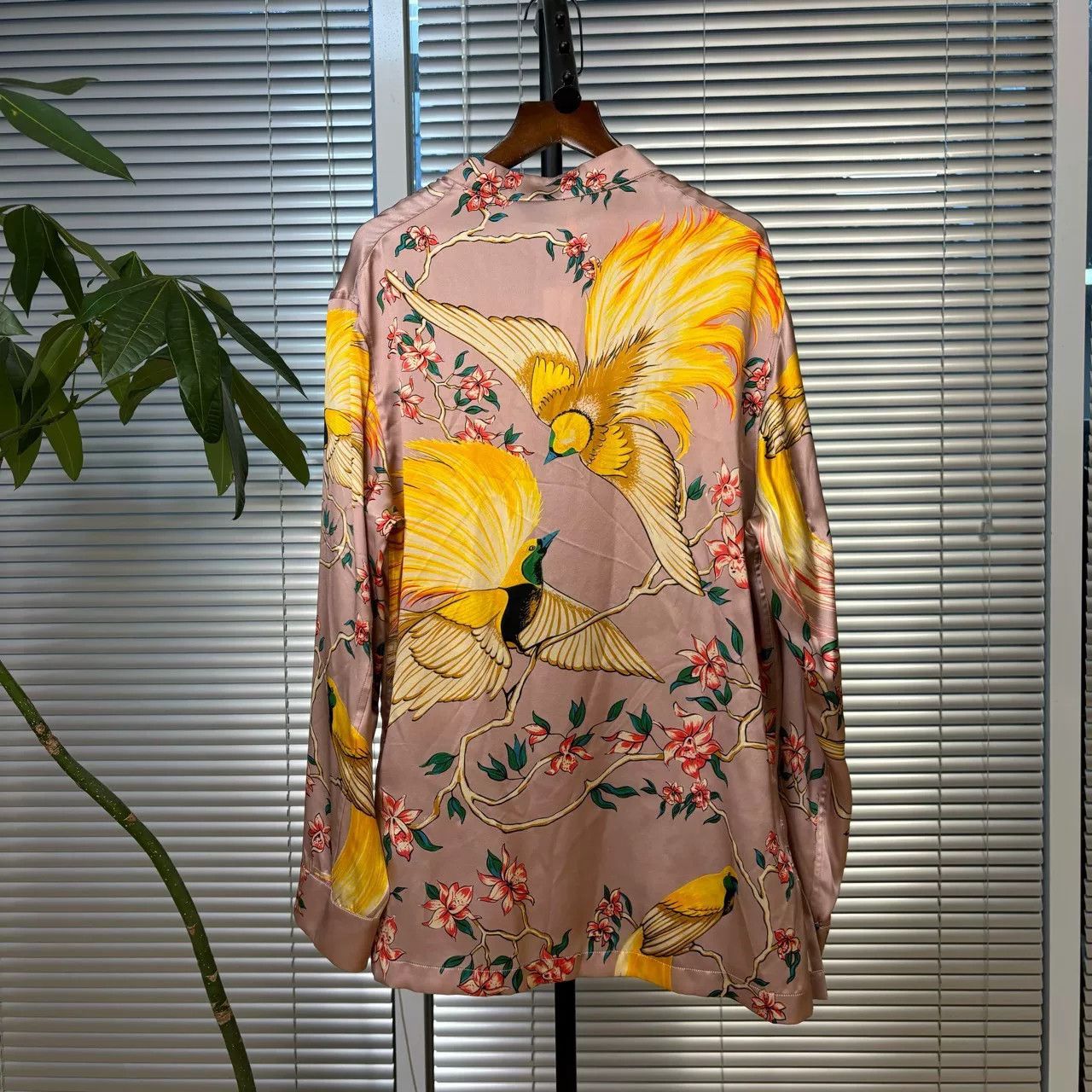Louis Vuitton Louis Vuitton Bird & Flower Silk Shirt Size S Size US S / EU 44-46 / 1 - 7 Thumbnail