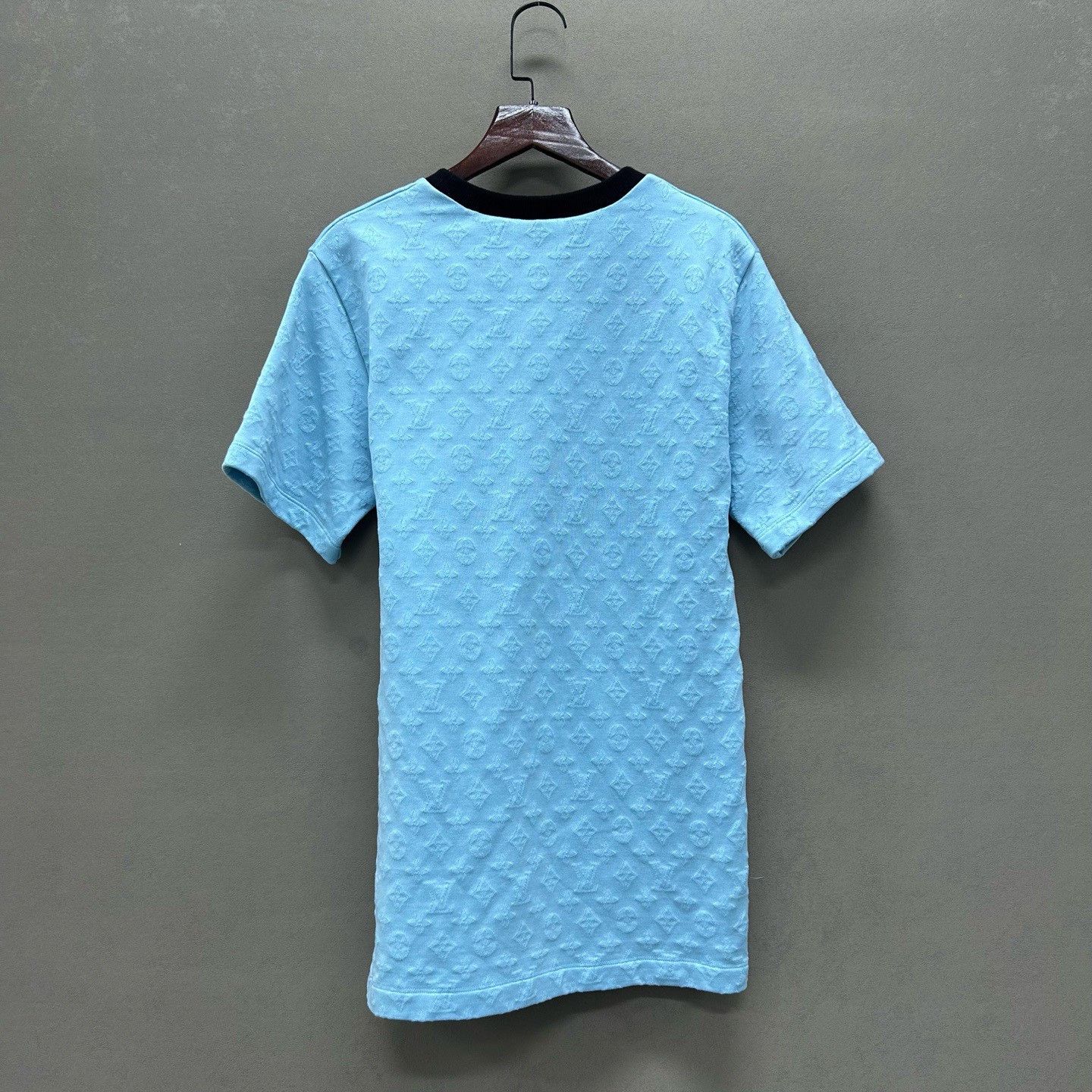 Louis Vuitton Louis Vuitton Embossed Monogram Chain T-Shirt Size XS Size US XS / EU 42 / 0 - 3 Thumbnail