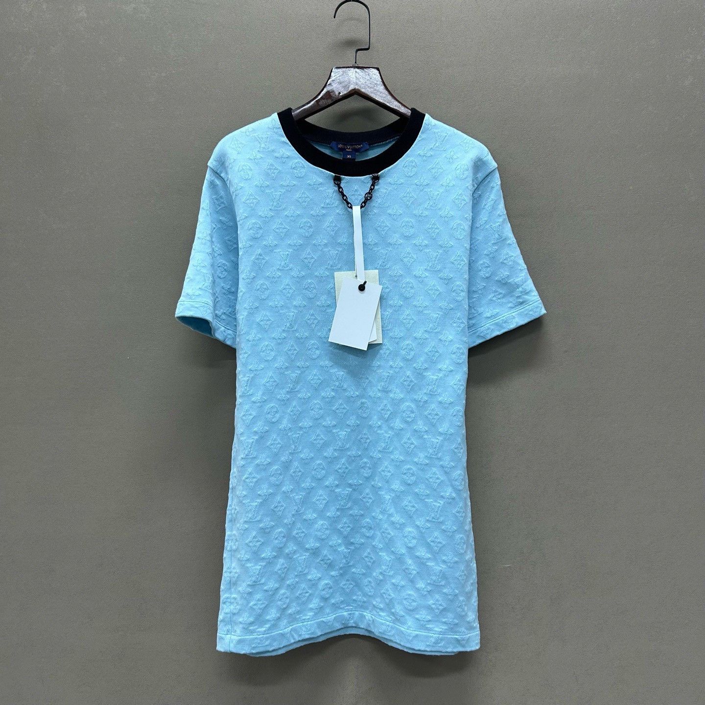 Louis Vuitton Louis Vuitton Embossed Monogram Chain T-Shirt Size XS Size US XS / EU 42 / 0 - 2 Thumbnail