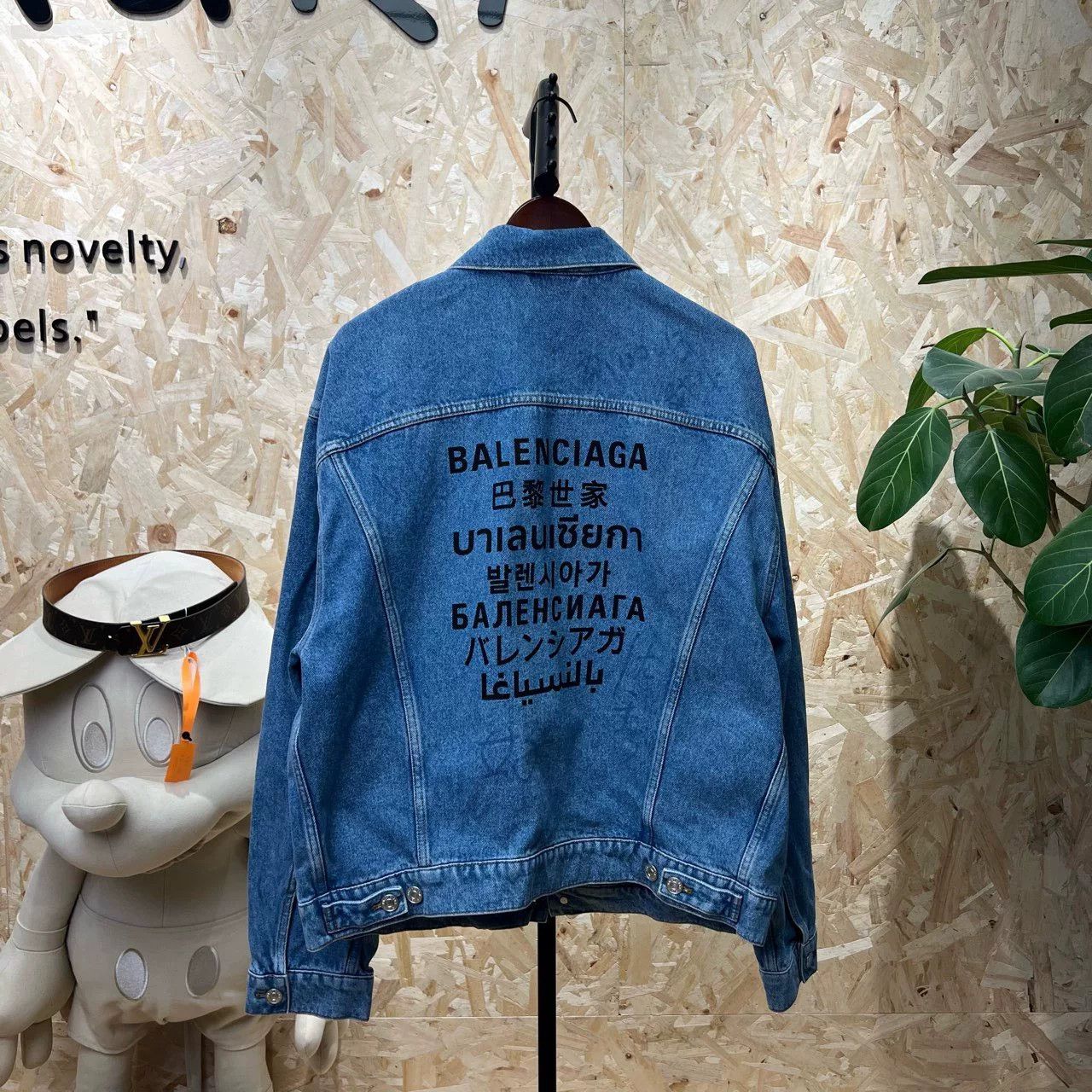 Balenciaga Balenciaga Languages Logo Denim Jacket Size 46 Size US S / EU 44-46 / 1 - 3 Thumbnail