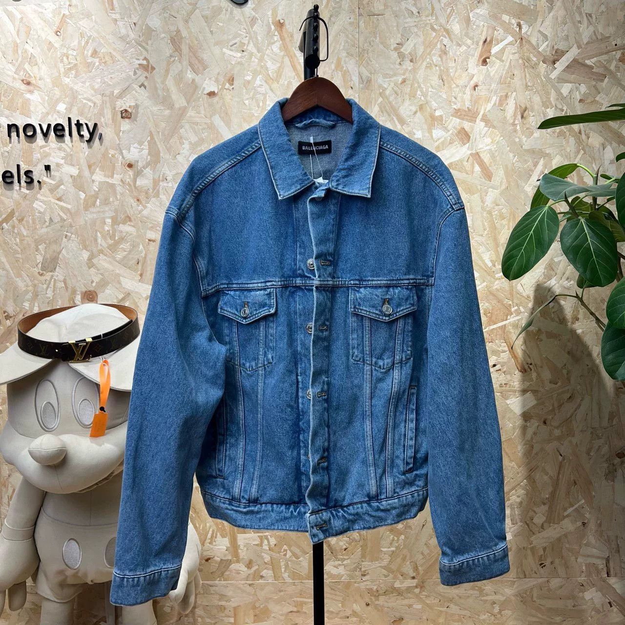 Balenciaga Balenciaga Languages Logo Denim Jacket Size 46 Size US S / EU 44-46 / 1 - 2 Thumbnail