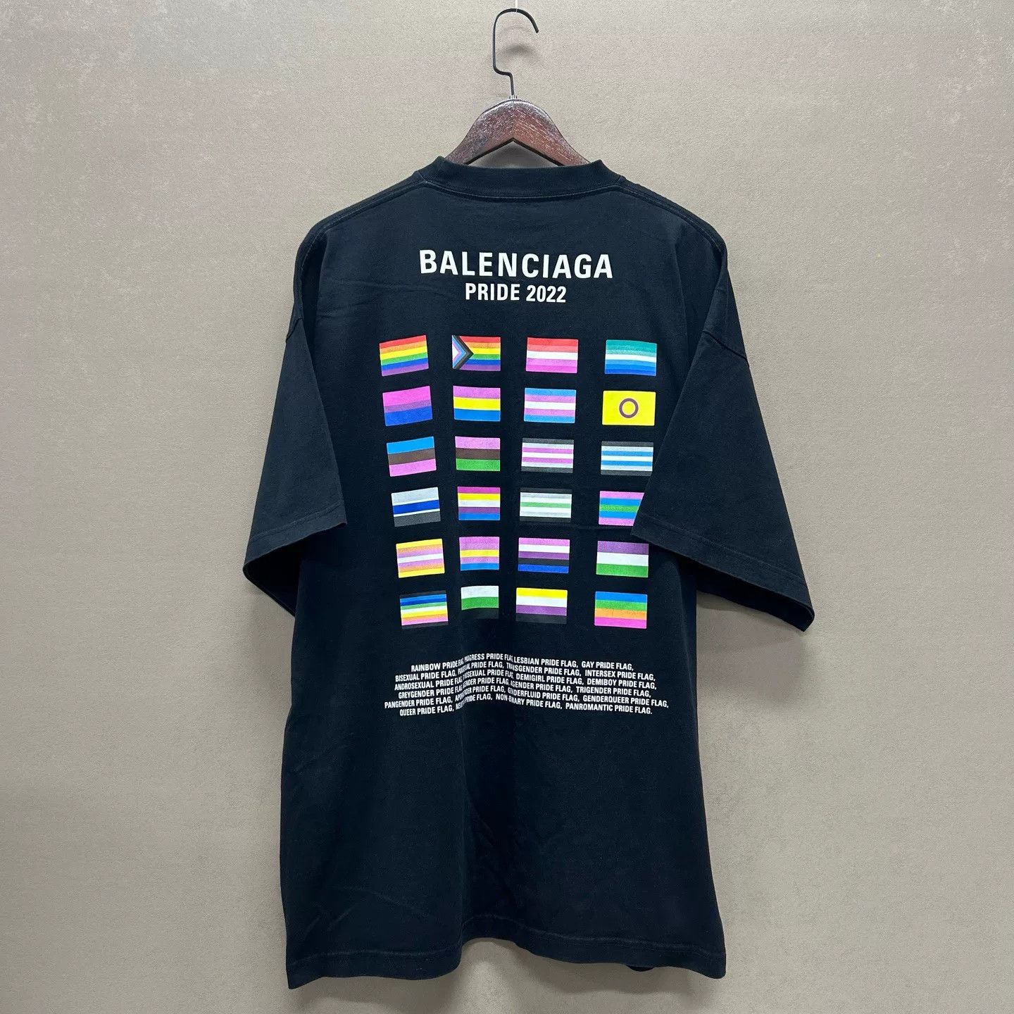 Balenciaga Balenciaga Pride 2022 Flag Graphic T-Shirt Size 3 Size US L / EU 52-54 / 3 - 3 Thumbnail