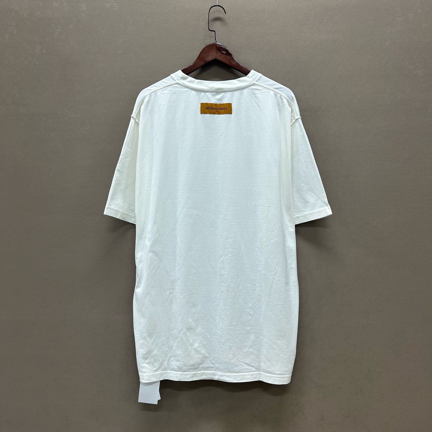 Louis Vuitton Louis Vuitton Embossed Logo T-Shirt Size L Size US L / EU 52-54 / 3 - 3 Thumbnail