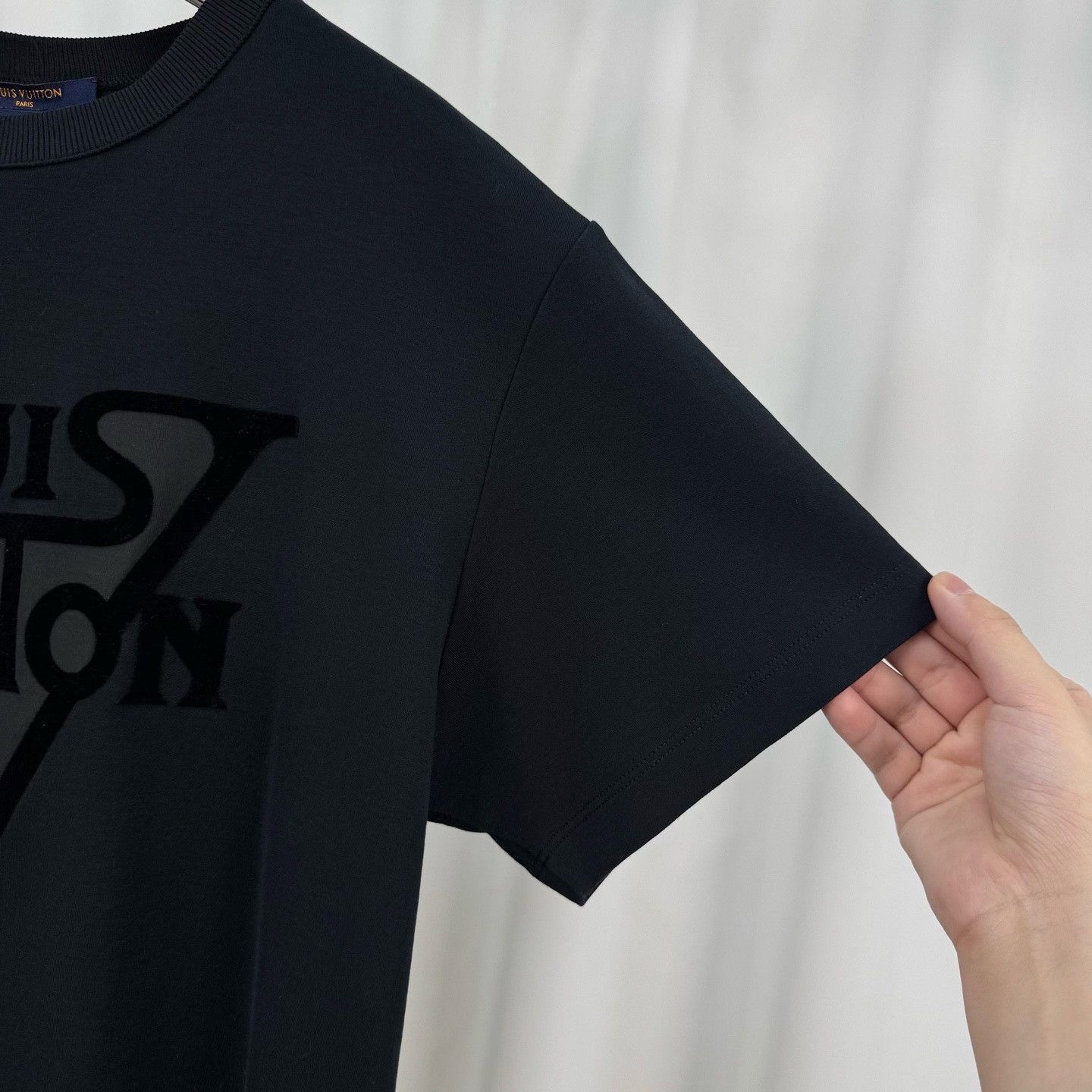 Louis Vuitton Louis Vuitton Flocked Logo T-Shirt Size L Size US L / EU 52-54 / 3 - 5 Thumbnail