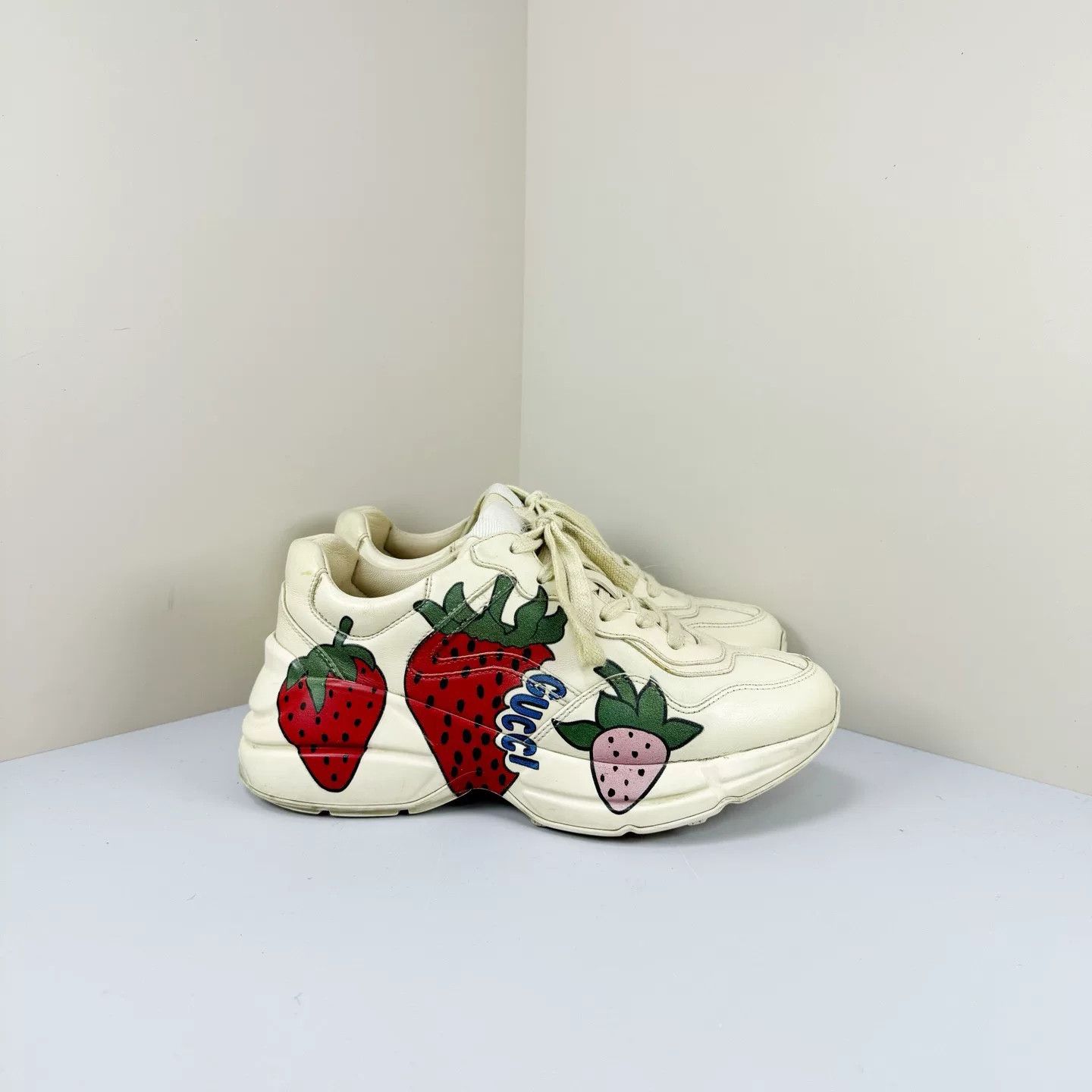 Gucci Gucci Strawberry Rhyton Sneakers Size 35 Size US 5 / IT 35 - 6 Thumbnail