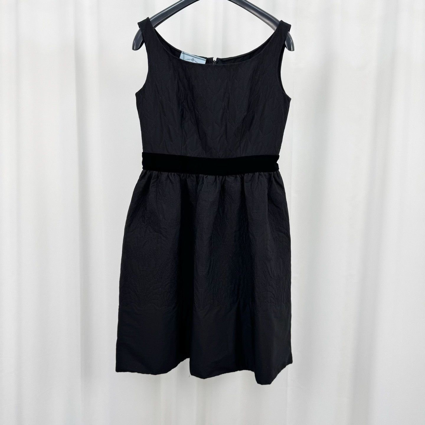 Prada Prada Quilted Sleeveless Dress Size 42 Size M / US 6-8 / IT 42-44 - 2 Thumbnail