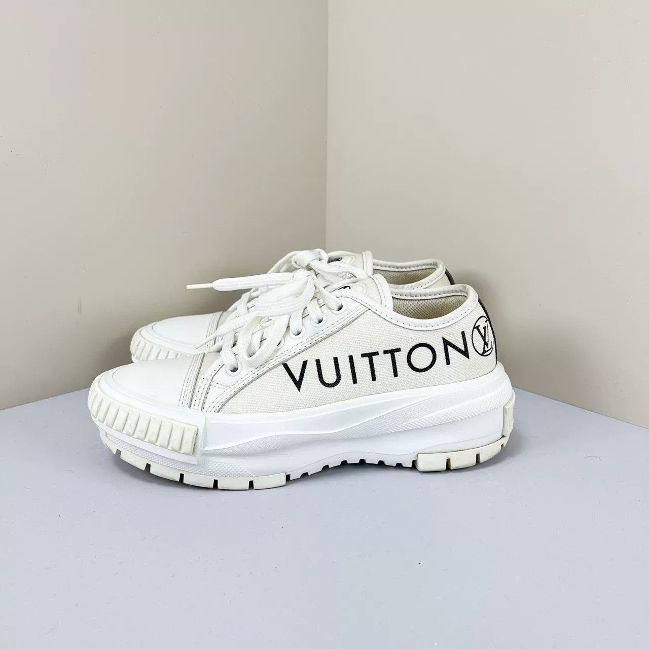 Louis Vuitton Louis Vuitton Squad Low-Top Sneakers Size 34 Size US 4 / IT 34 - 2 Thumbnail