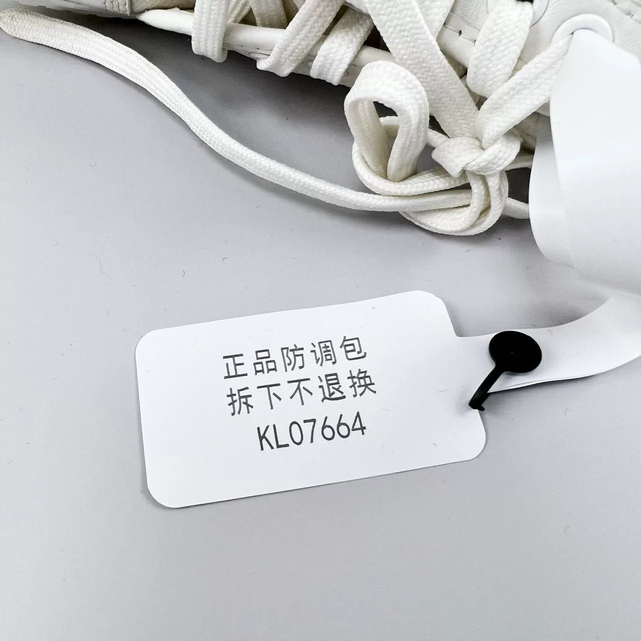Louis Vuitton Louis Vuitton Squad Low-Top Sneakers Size 34 Size US 4 / IT 34 - 8 Thumbnail