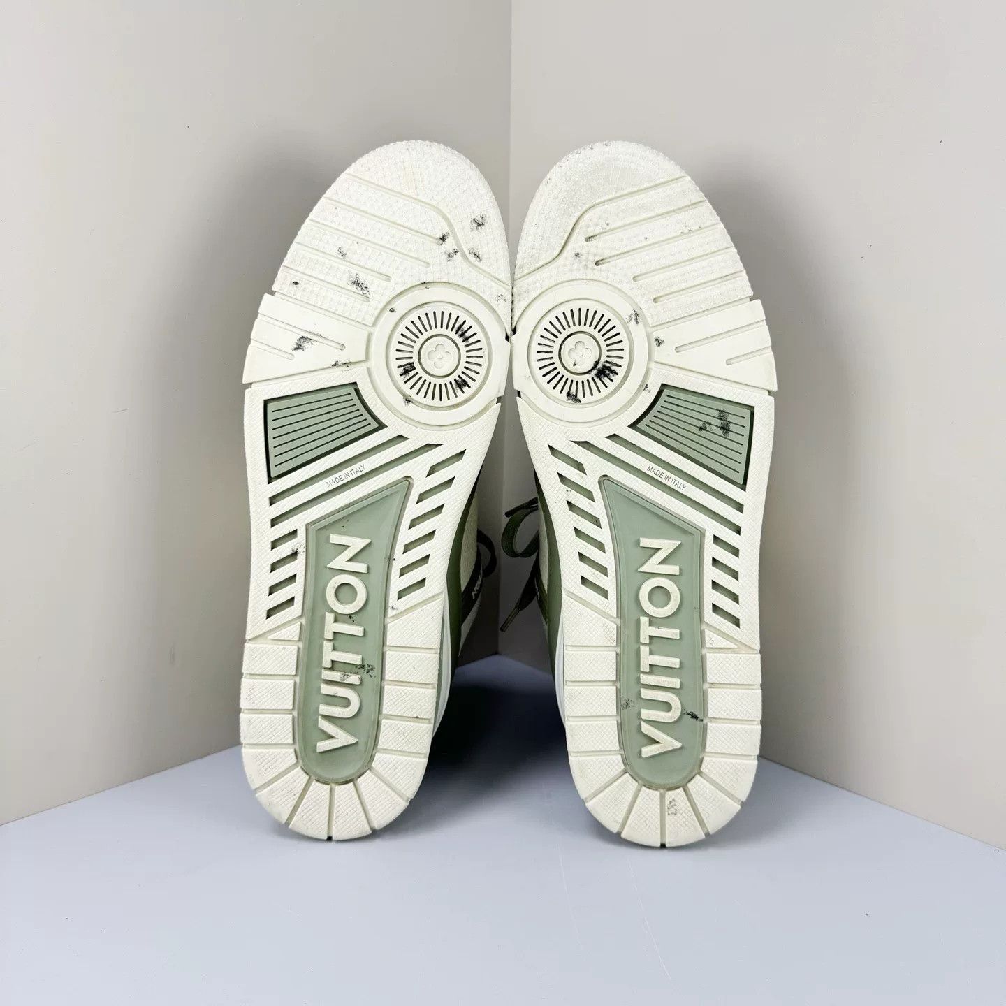 Louis Vuitton Louis Vuitton Green Trainer Sneakers Size 12 Size US 12 / EU 45 - 6 Thumbnail