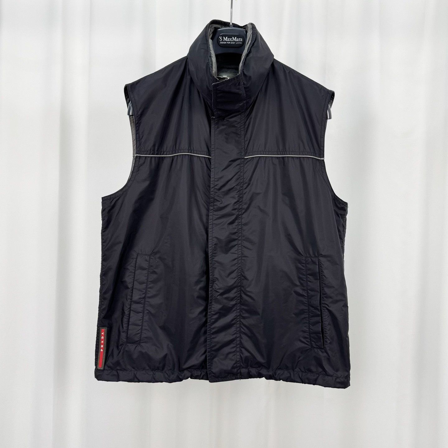 Prada Prada Red Tab Nylon Vest Size 48 Size US M / EU 48-50 / 2 - 2 Thumbnail
