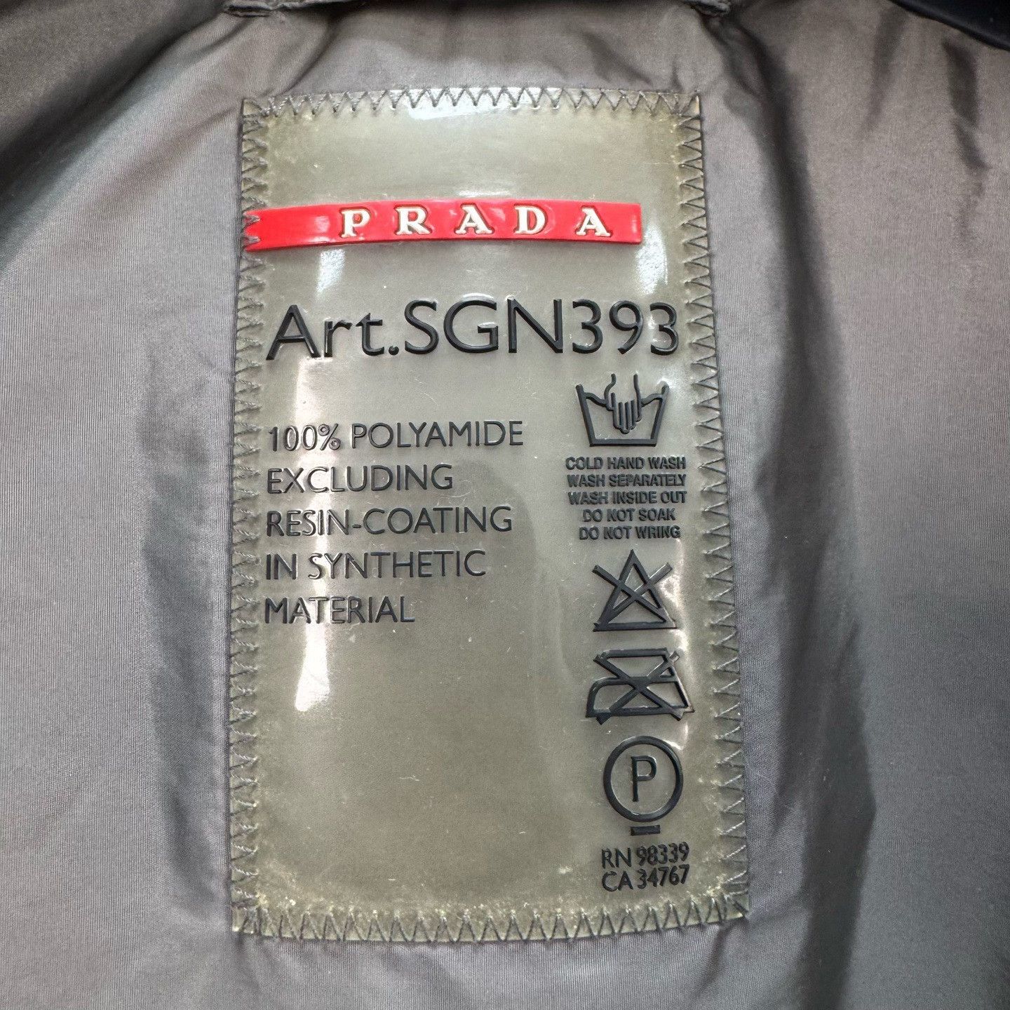 Prada Prada Red Tab Nylon Vest Size 48 Size US M / EU 48-50 / 2 - 7 Thumbnail