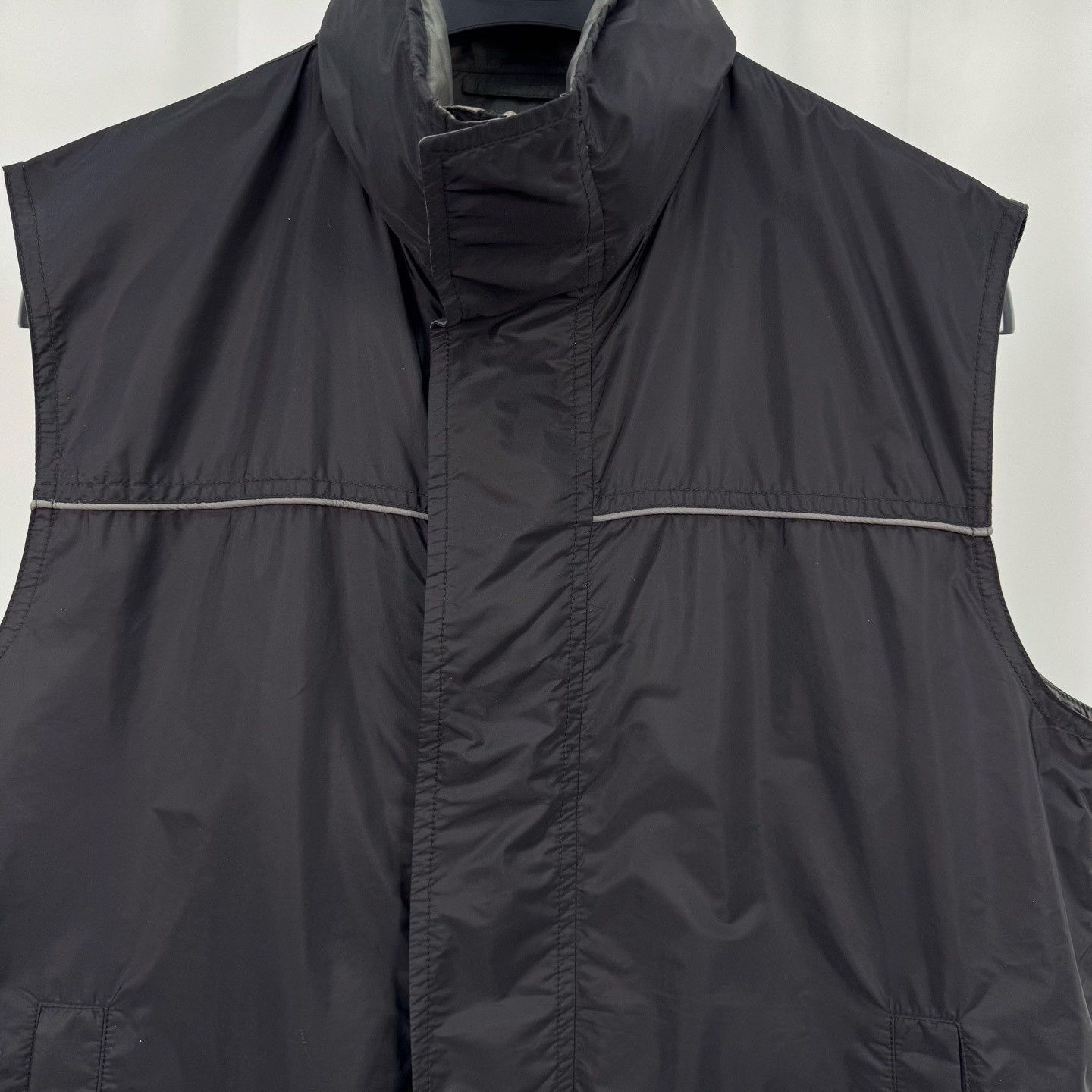 Prada Prada Red Tab Nylon Vest Size 48 Size US M / EU 48-50 / 2 - 4 Thumbnail
