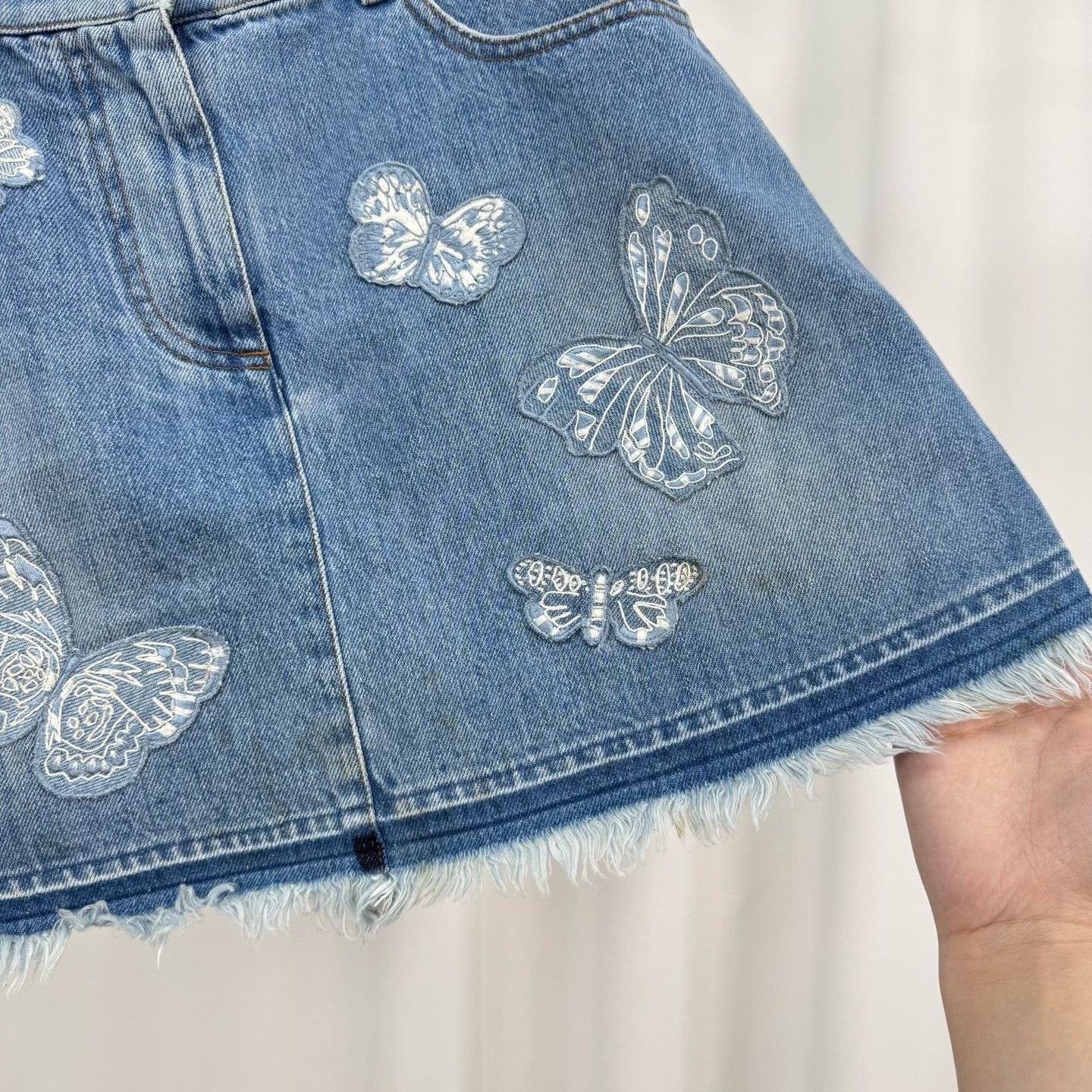 Valentino Valentino Butterfly Embroidered Mini Skirt Size 6 Size 28" / US 6 / IT 42 - 5 Thumbnail